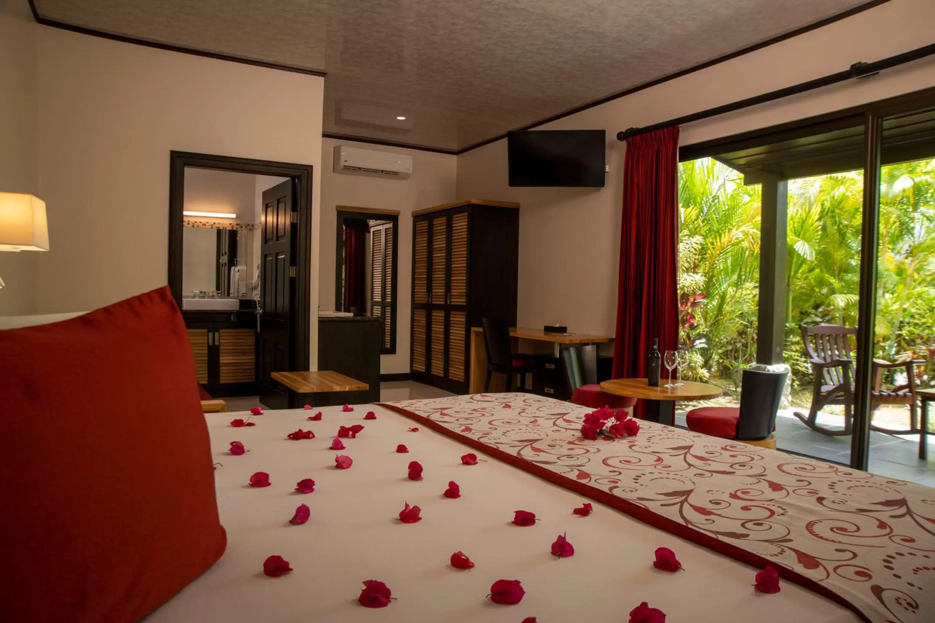 Bed in Arenal Manoa Resort & Hot Springs