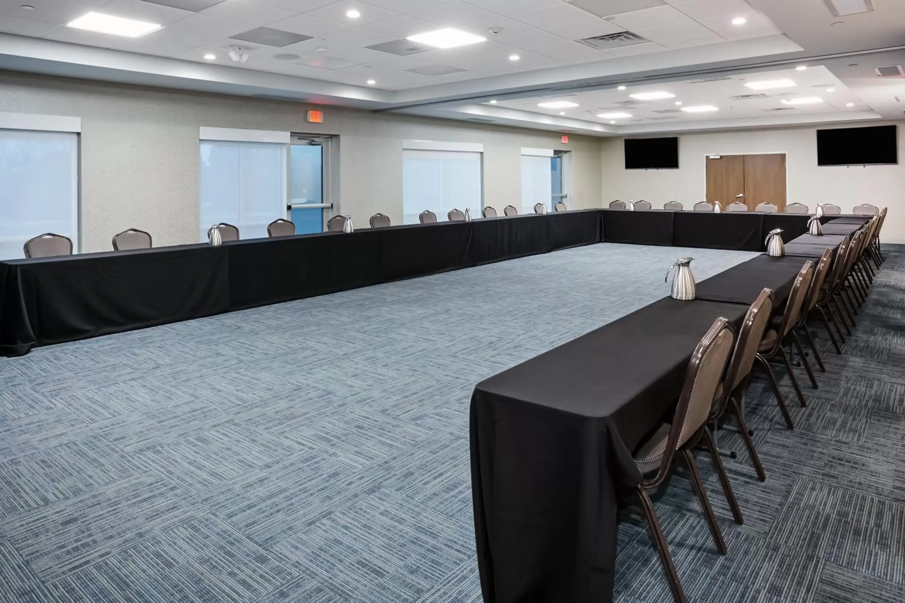 Meeting/conference room in Holiday Inn Express & Suites Chicago North Shore - Niles, an IHG Hotel