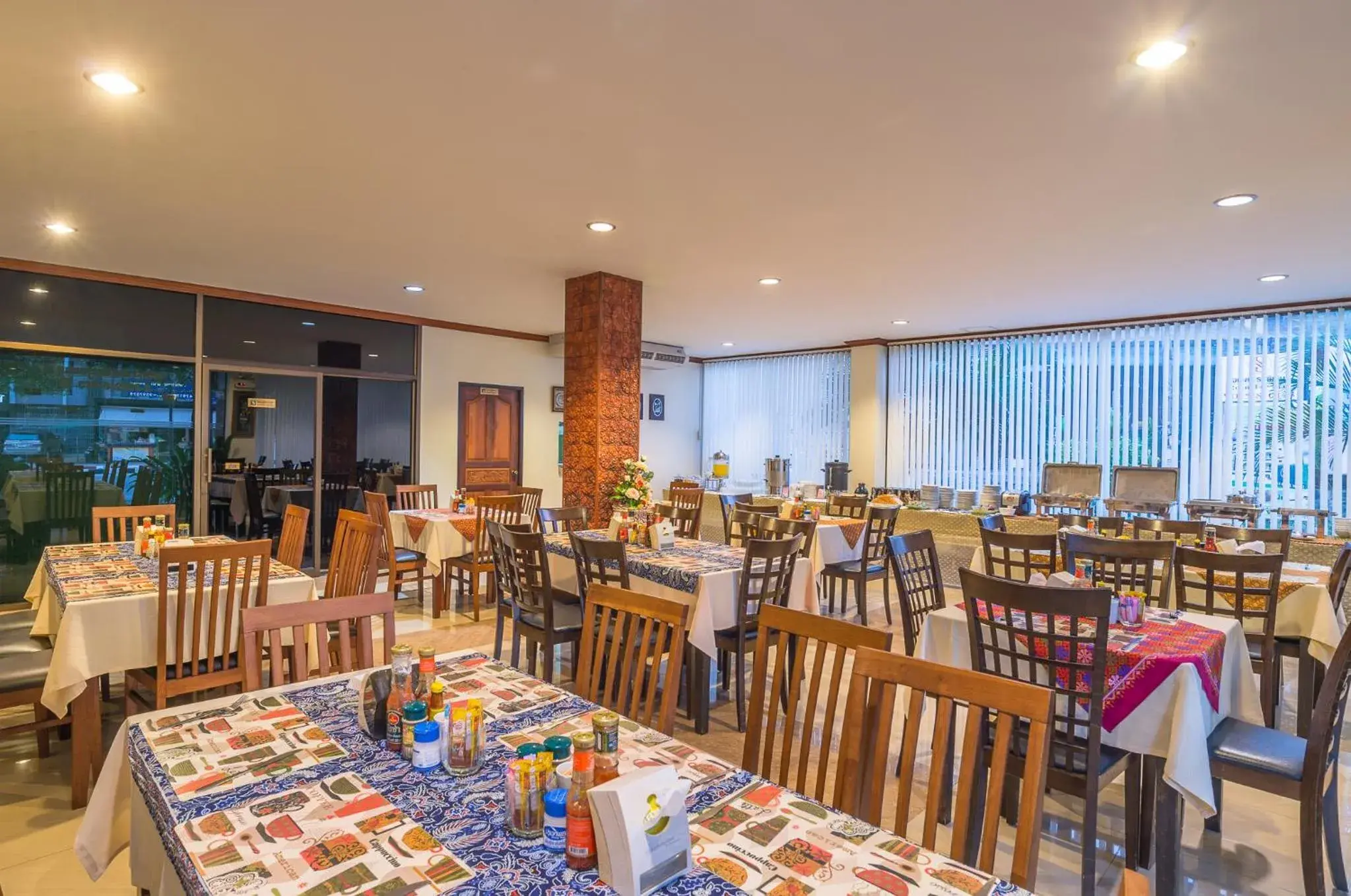 Restaurant/Places to Eat in Krabi Phetpailin Hotel