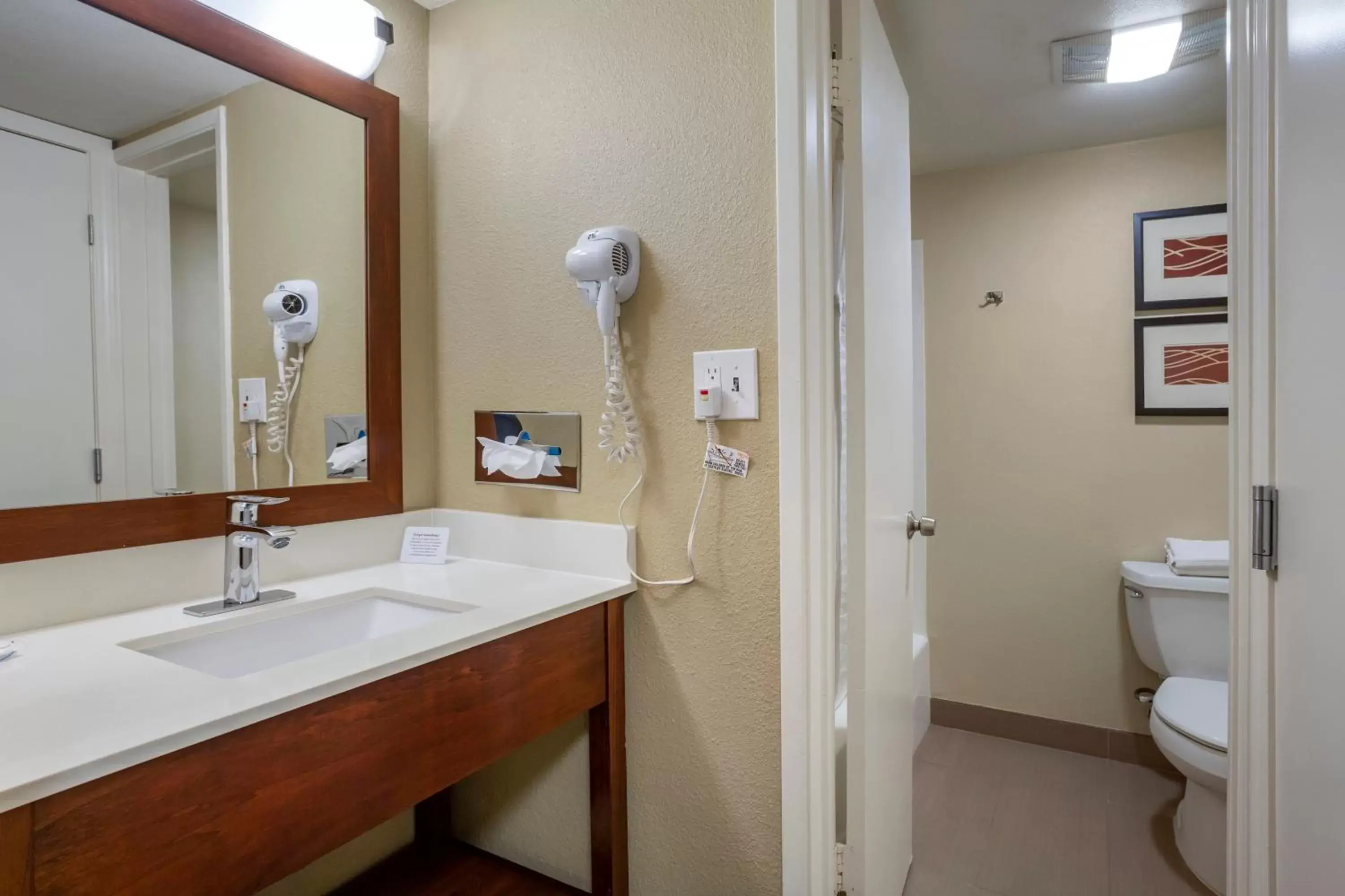 Bathroom in Comfort Inn Sunnyvale – Silicon Valley