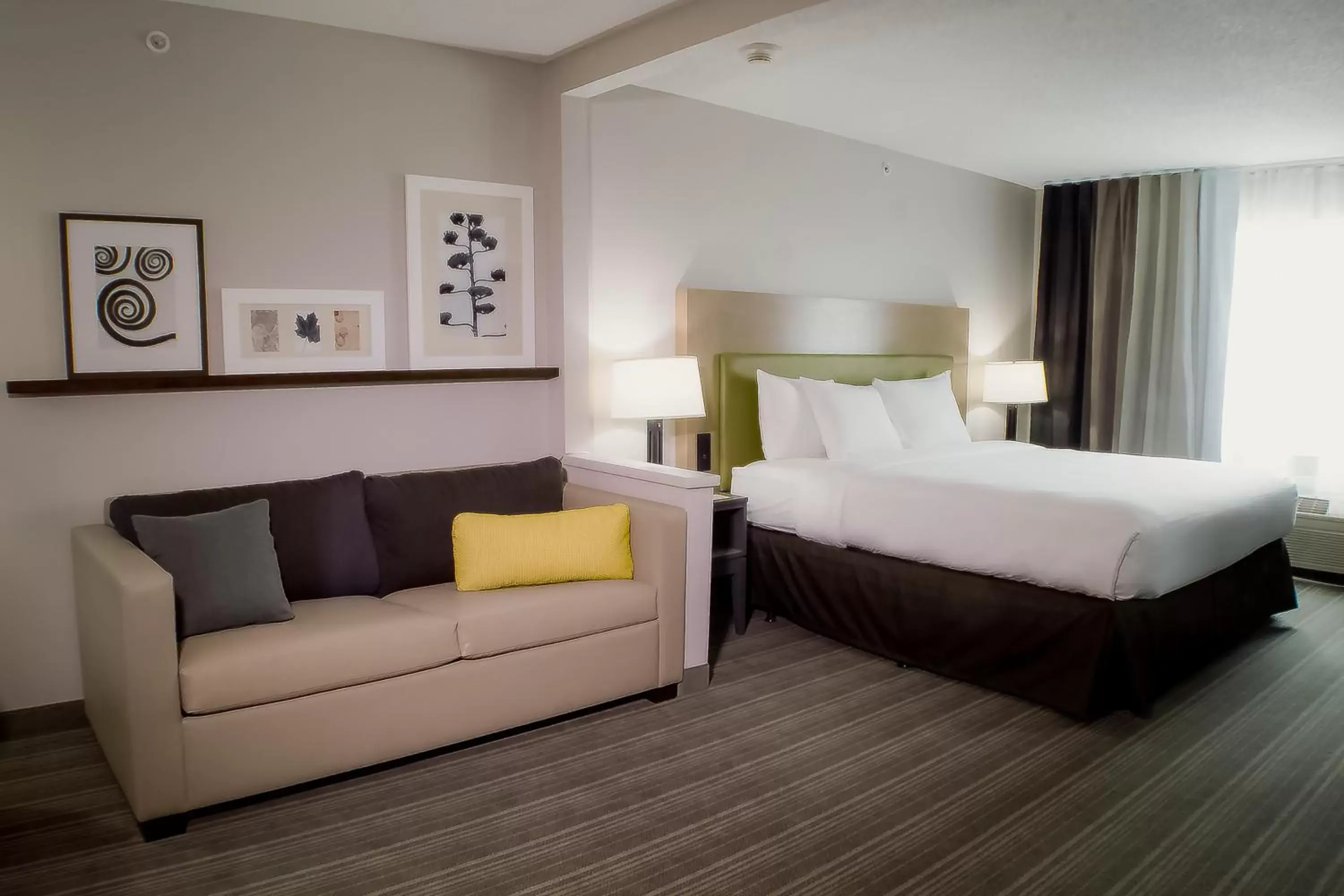 Bed in Country Inn & Suites by Radisson, Dayton South, OH