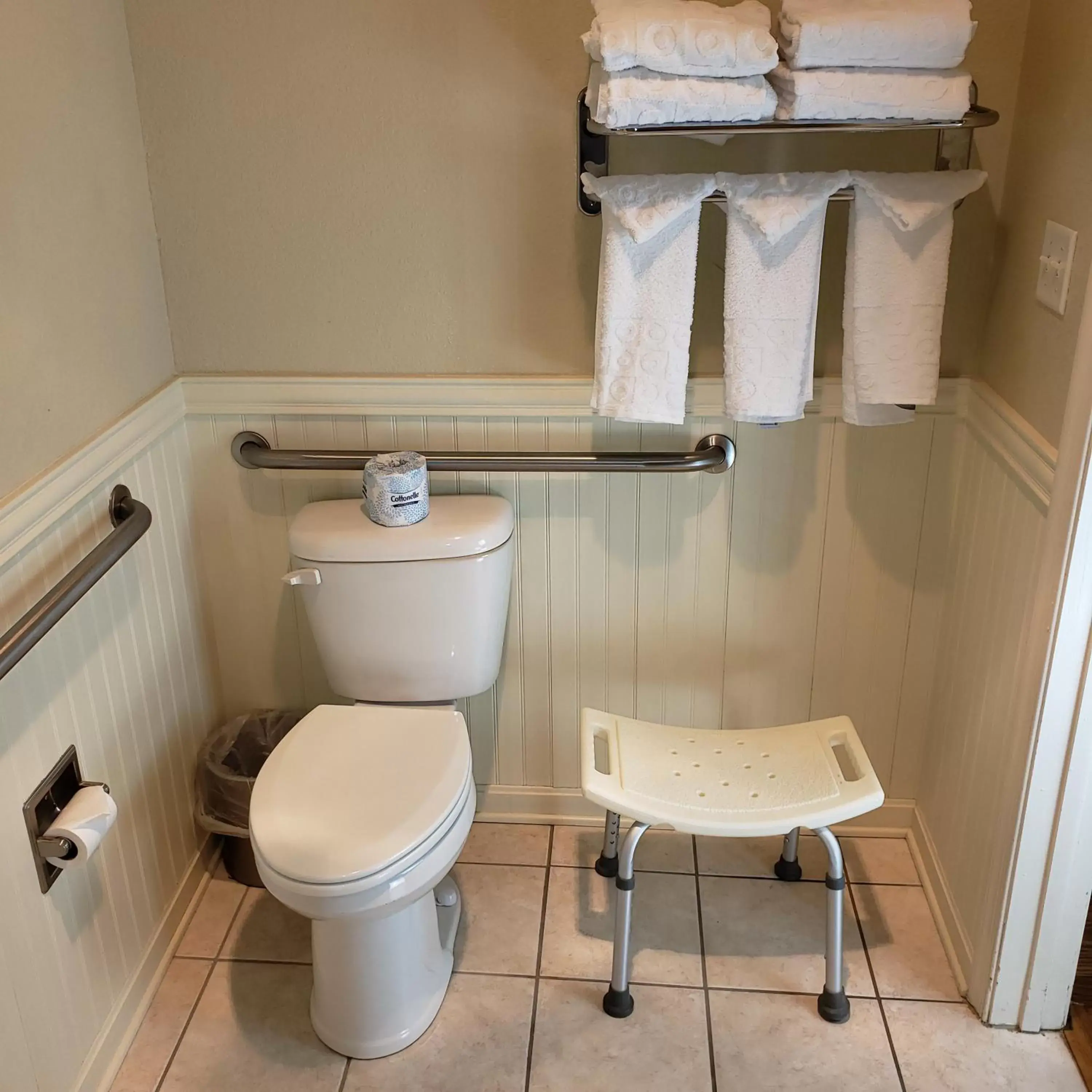 Bathroom in Avenue Inn & Spa