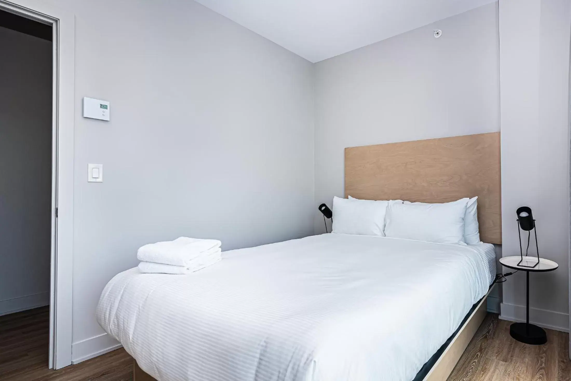 Bedroom, Bed in WRFY Griffintown Apartment