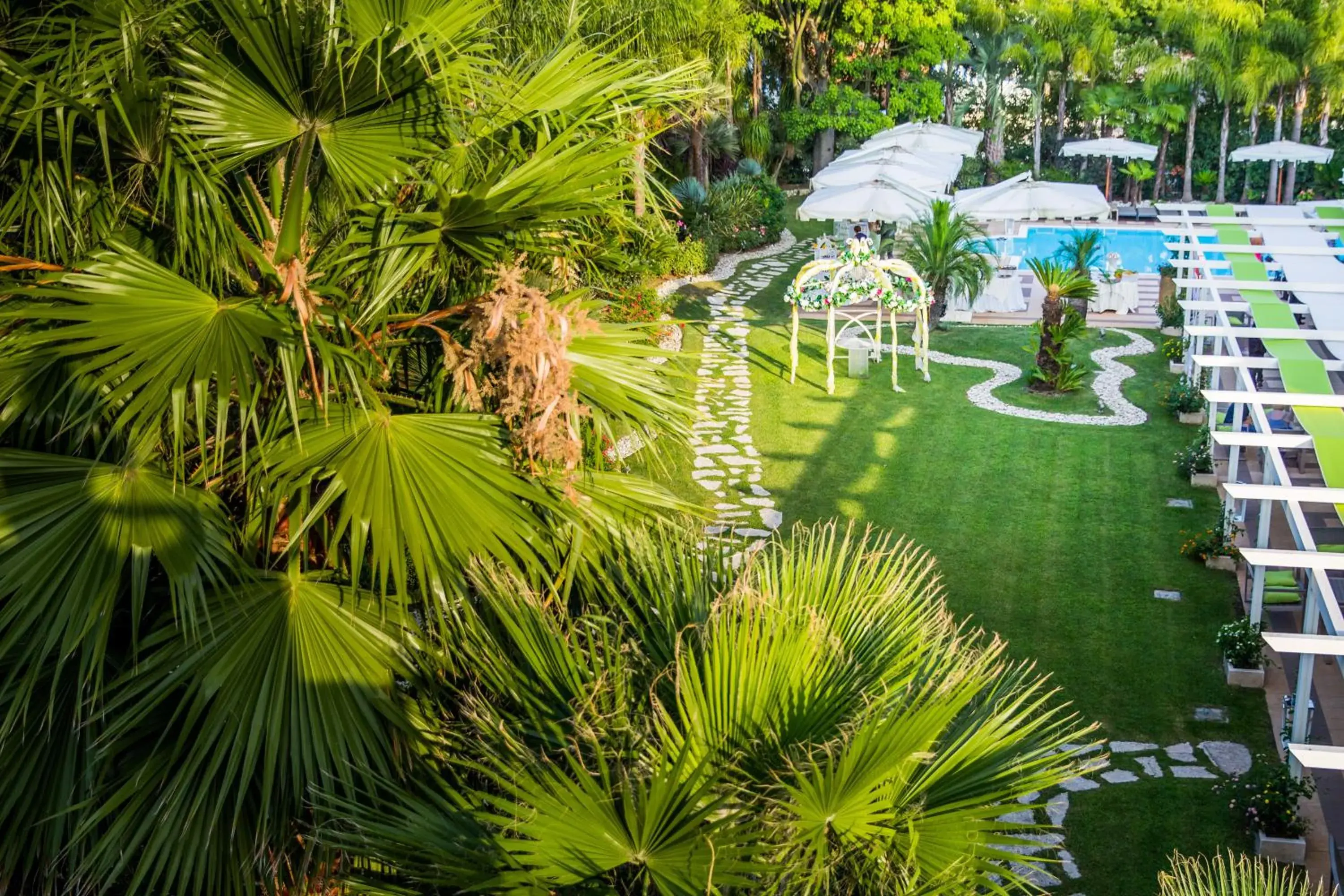 Garden, Pool View in Hotel Ares