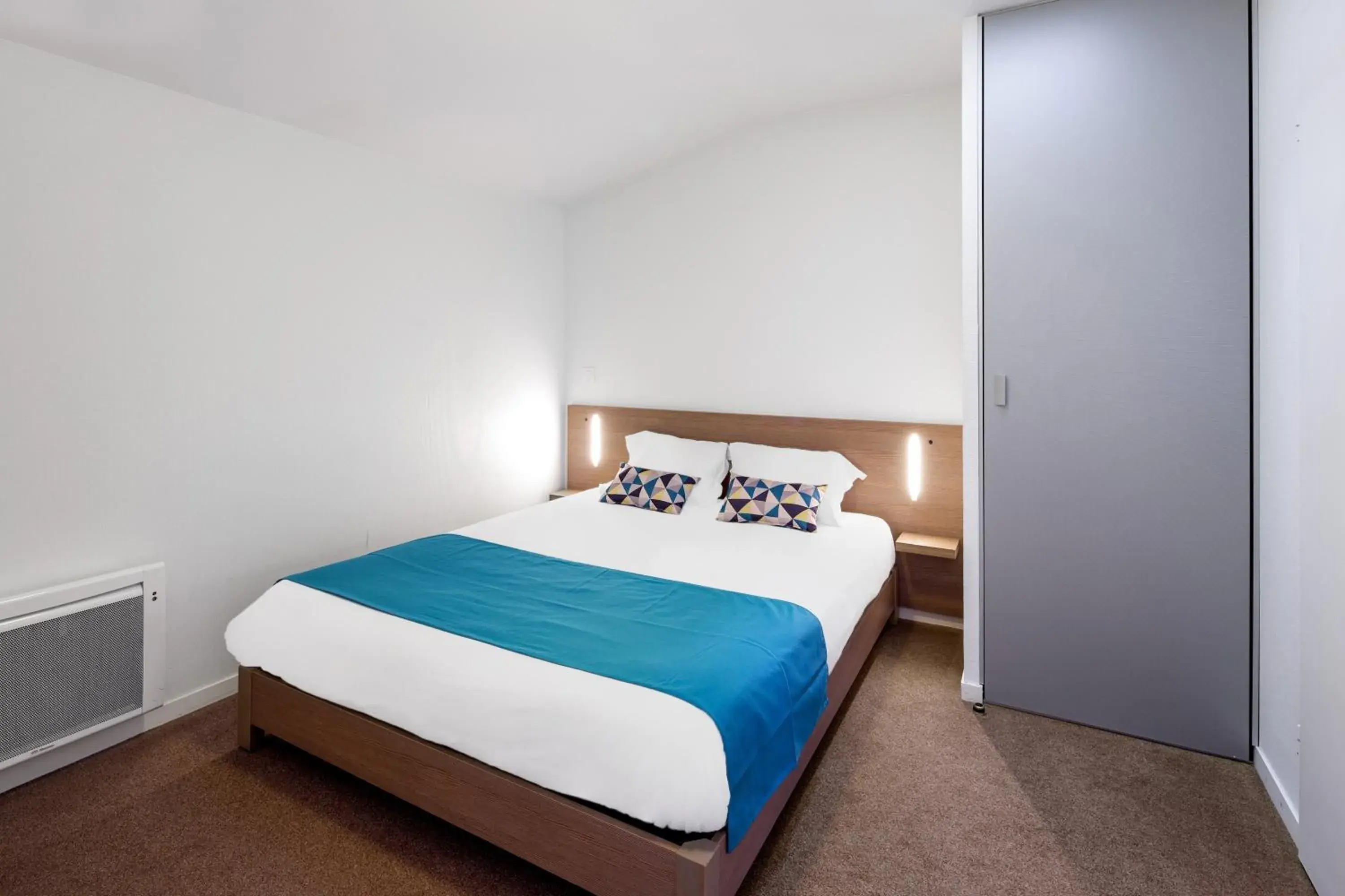 Bedroom, Bed in Appart'City Niort