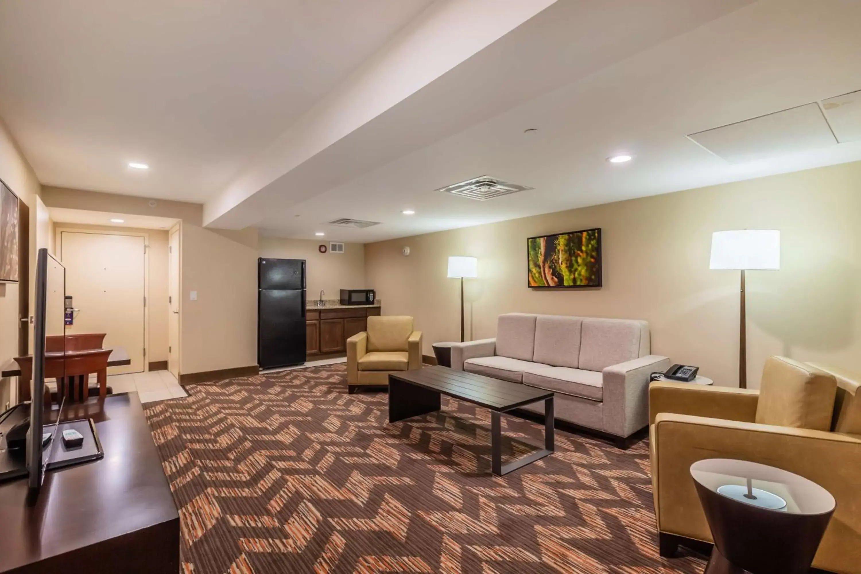 Living room, Seating Area in DoubleTree by Hilton Lawrence
