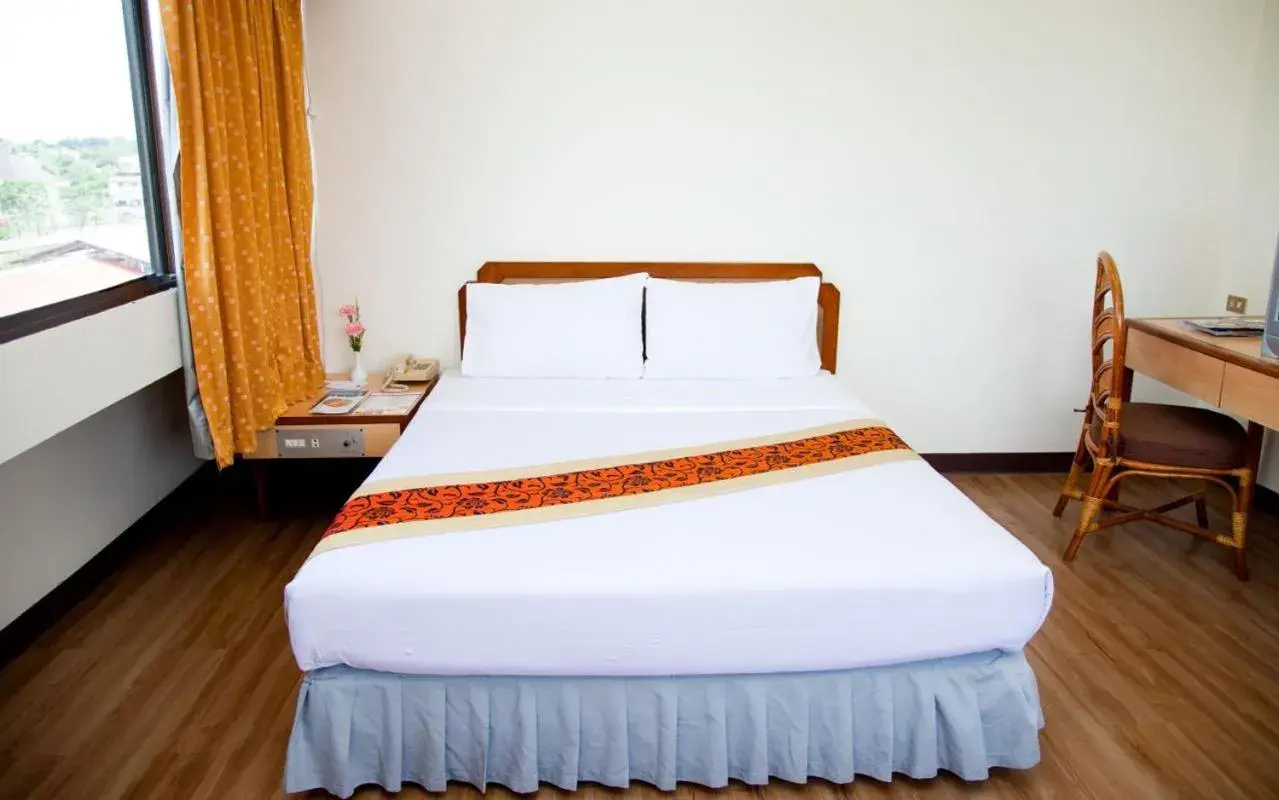 Bed in Thumrin Hotel