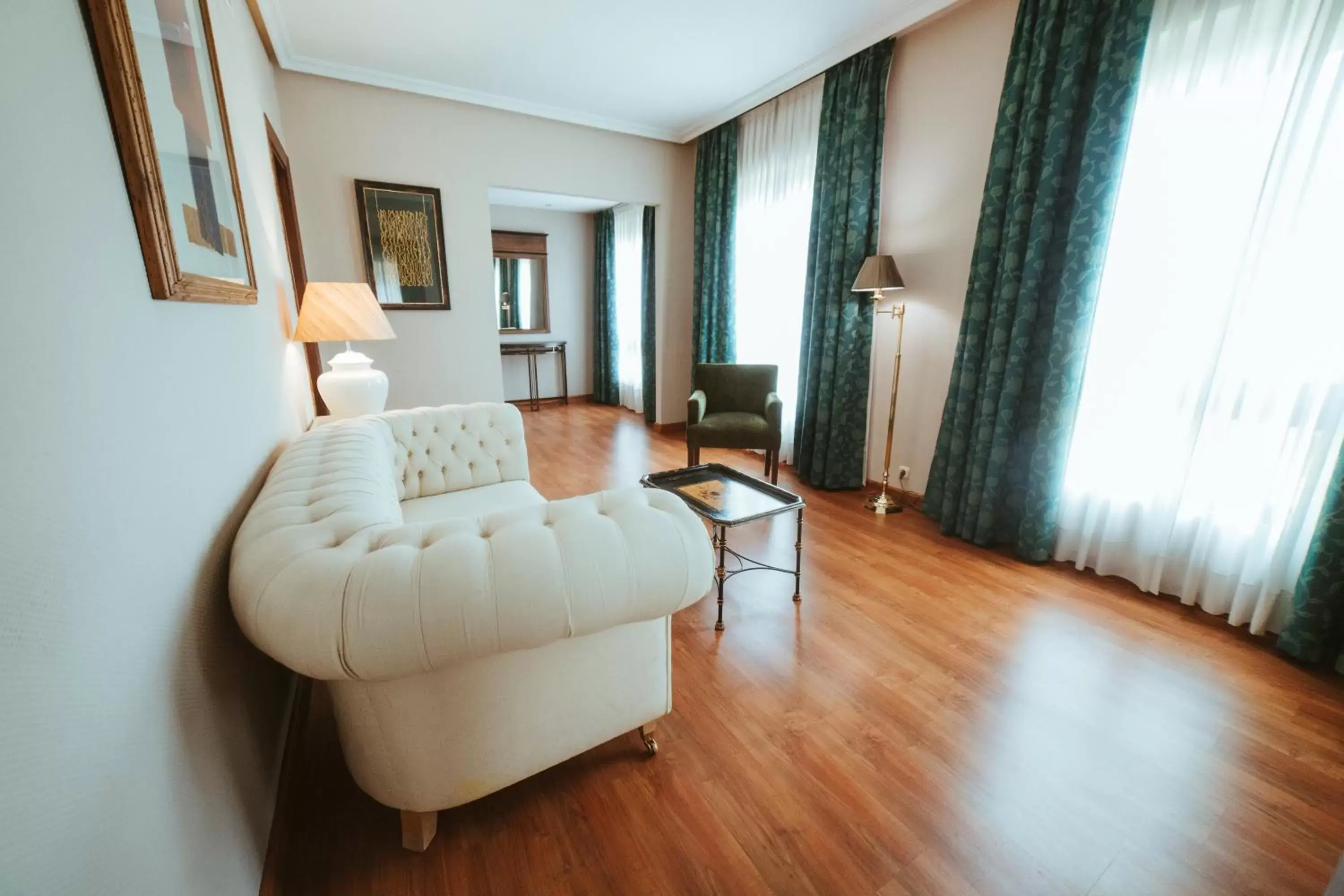 Photo of the whole room, Bed in Barceló León Conde Luna Photo of the whole room, Bed in Barceló León Conde Luna