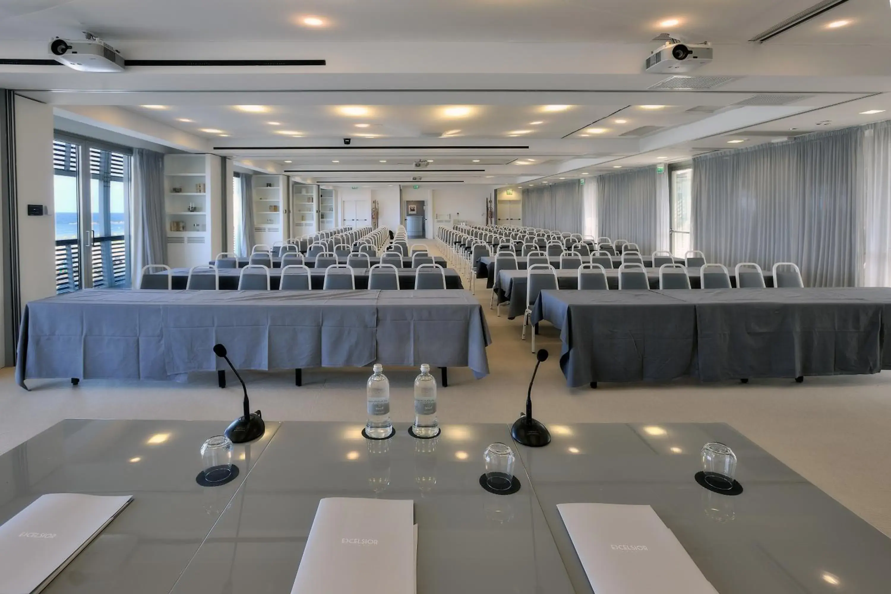 Business facilities in Hotel Excelsior