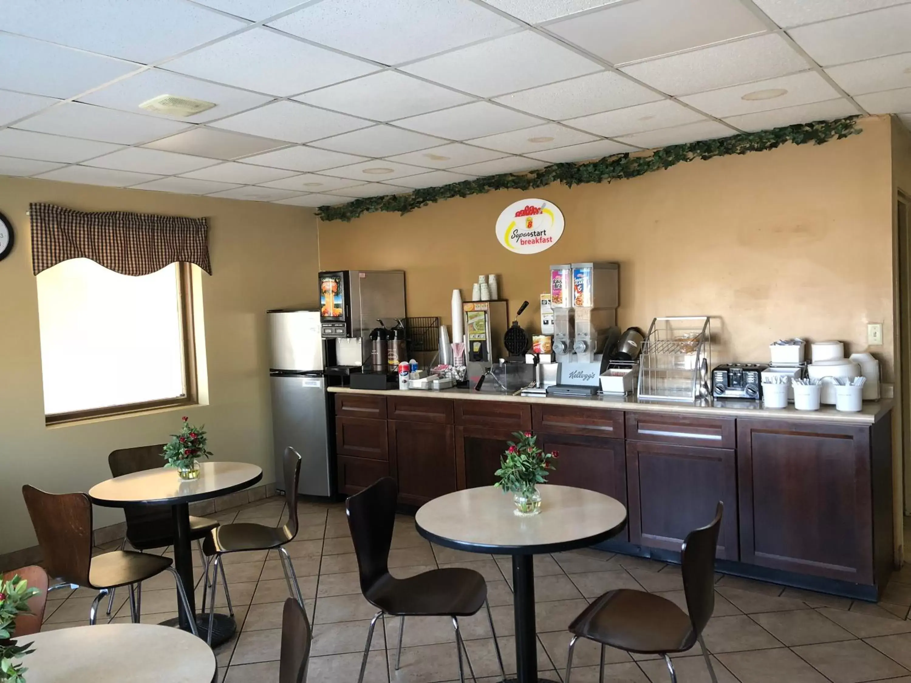 Breakfast, Restaurant/Places to Eat in Super 8 by Wyndham-Tupelo Airport