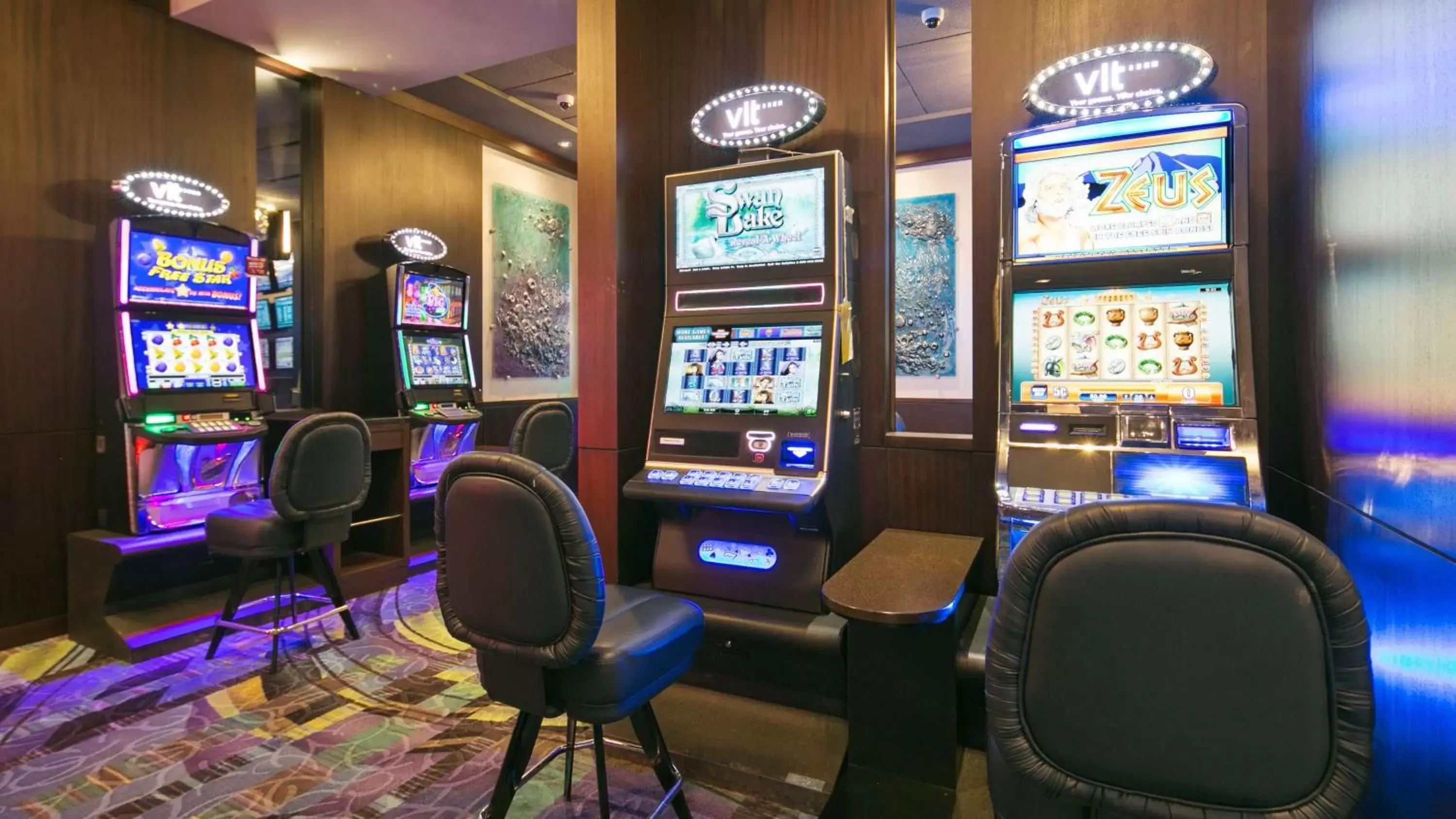 Lounge or bar, Casino in Best Western Cold Lake Inn