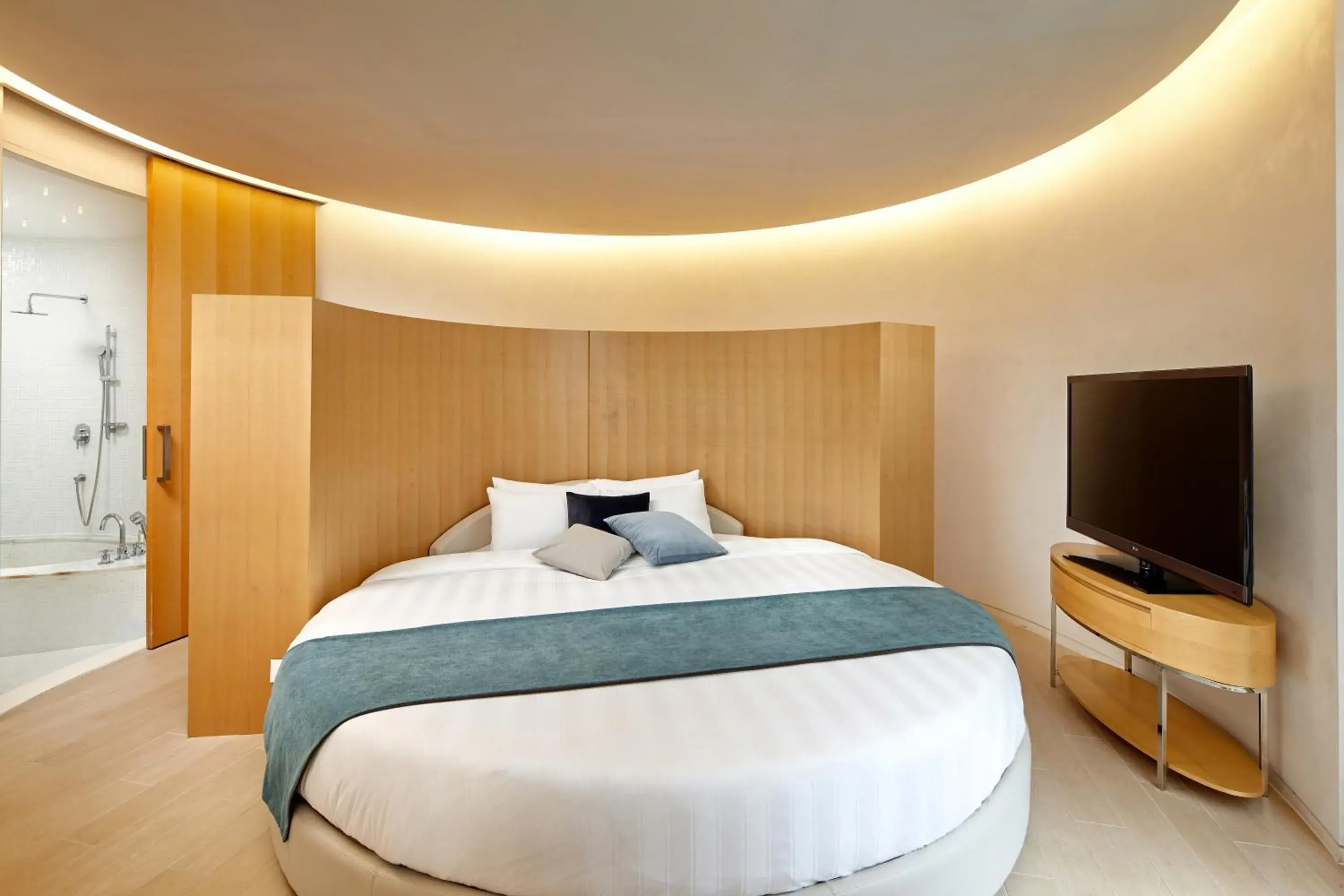 Bed in Lotte Resort Jeju Artvillas