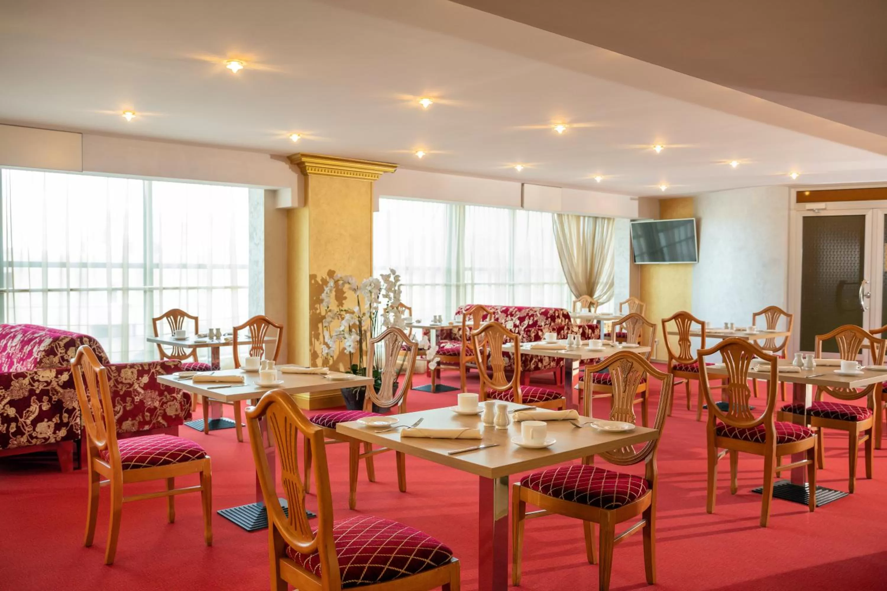 Restaurant/places to eat in U11 Hotel & SPA