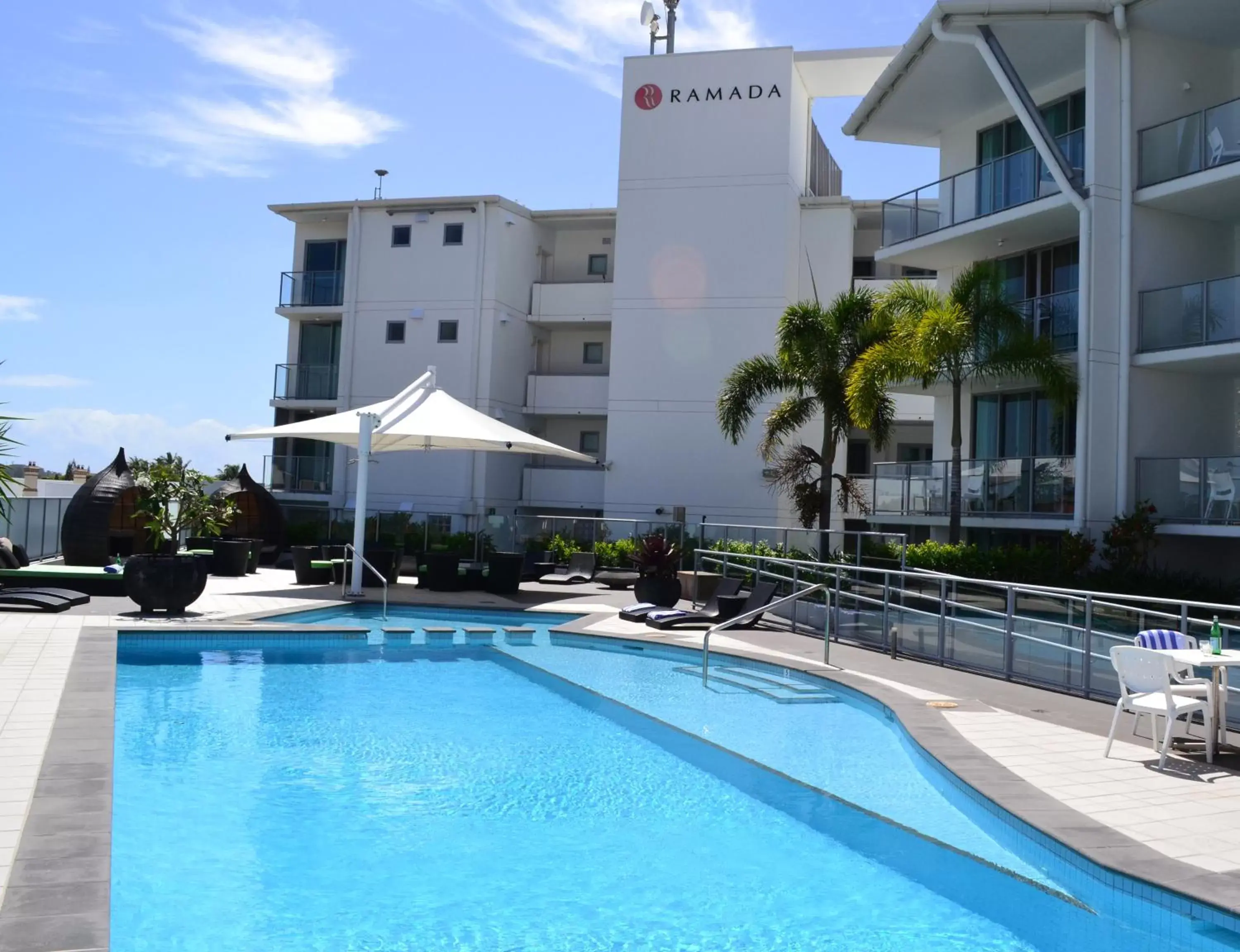 Swimming pool, Property Building in Ramada Hotel & Suites by Wyndham Ballina Byron