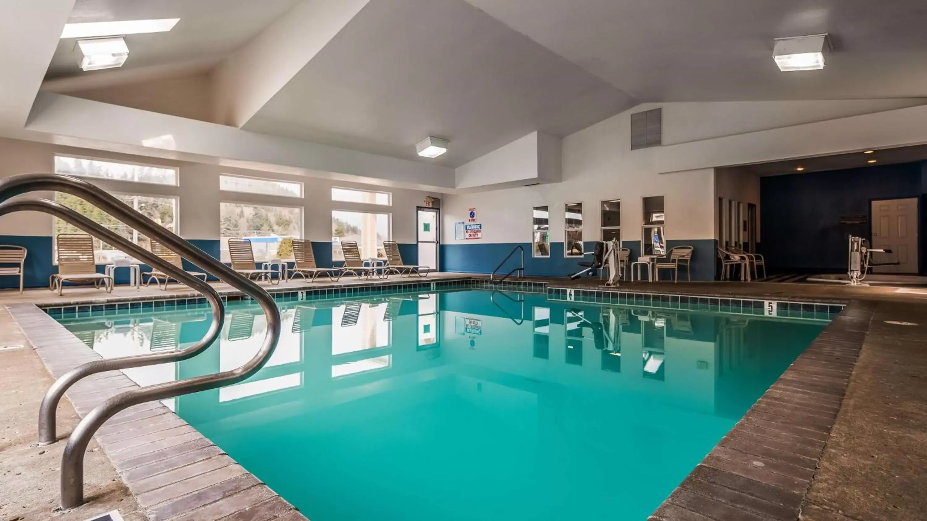 Pool view, Swimming Pool in Best Western Salbasgeon Inn & Suites