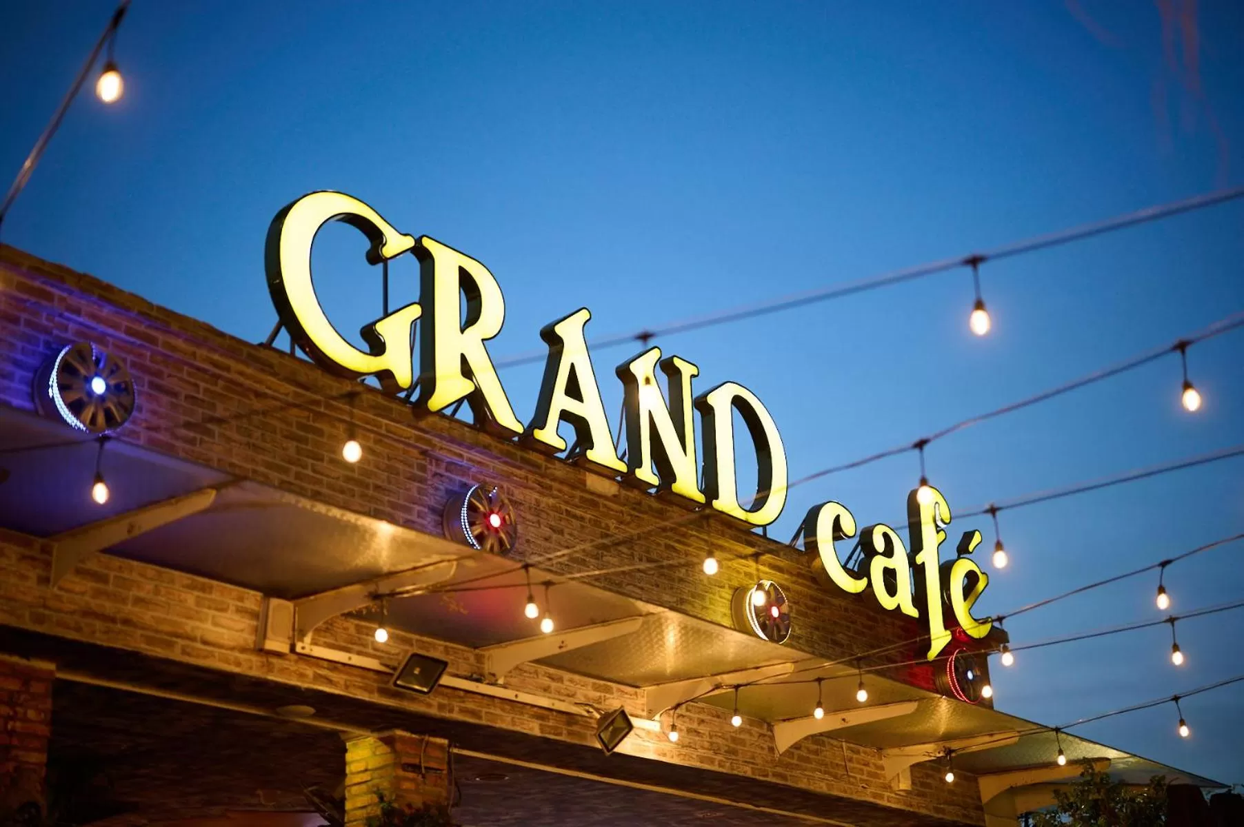 Restaurant/places to eat in Hotel Grand Saigon