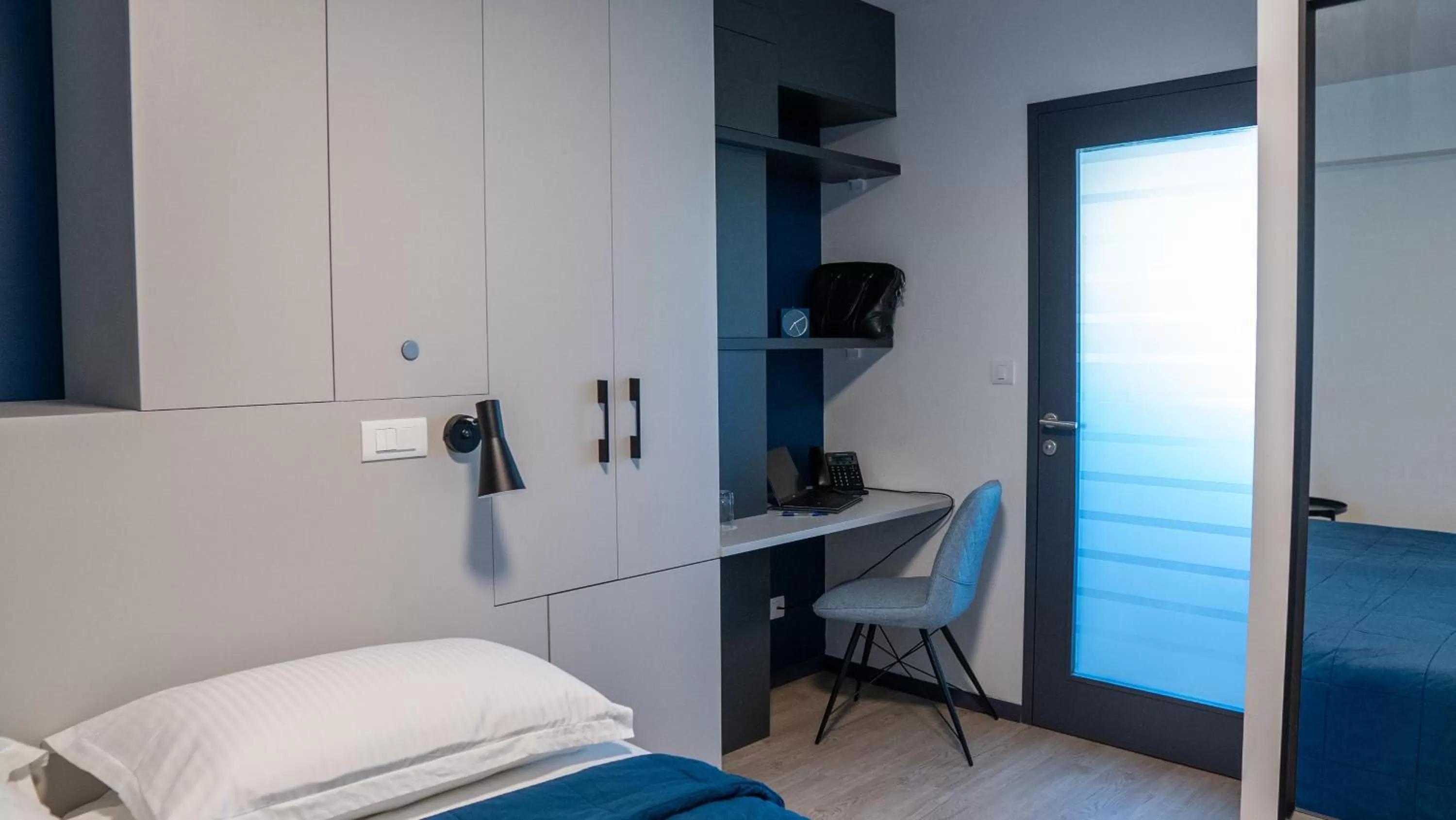 Bedroom, Bed in Hotel Blue