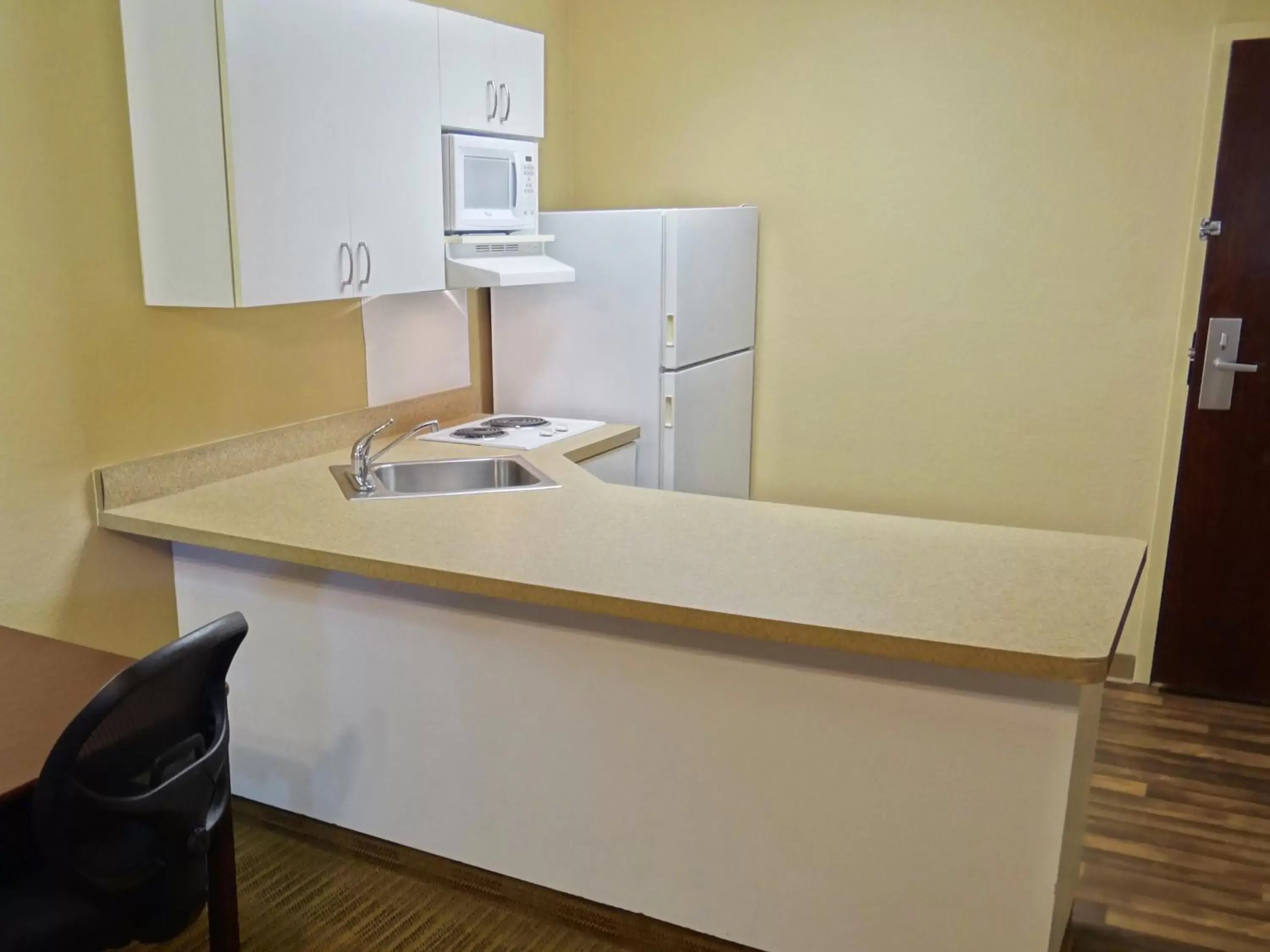 Kitchen or kitchenette, Kitchen/Kitchenette in Extended Stay America Suites - Baltimore - Timonium