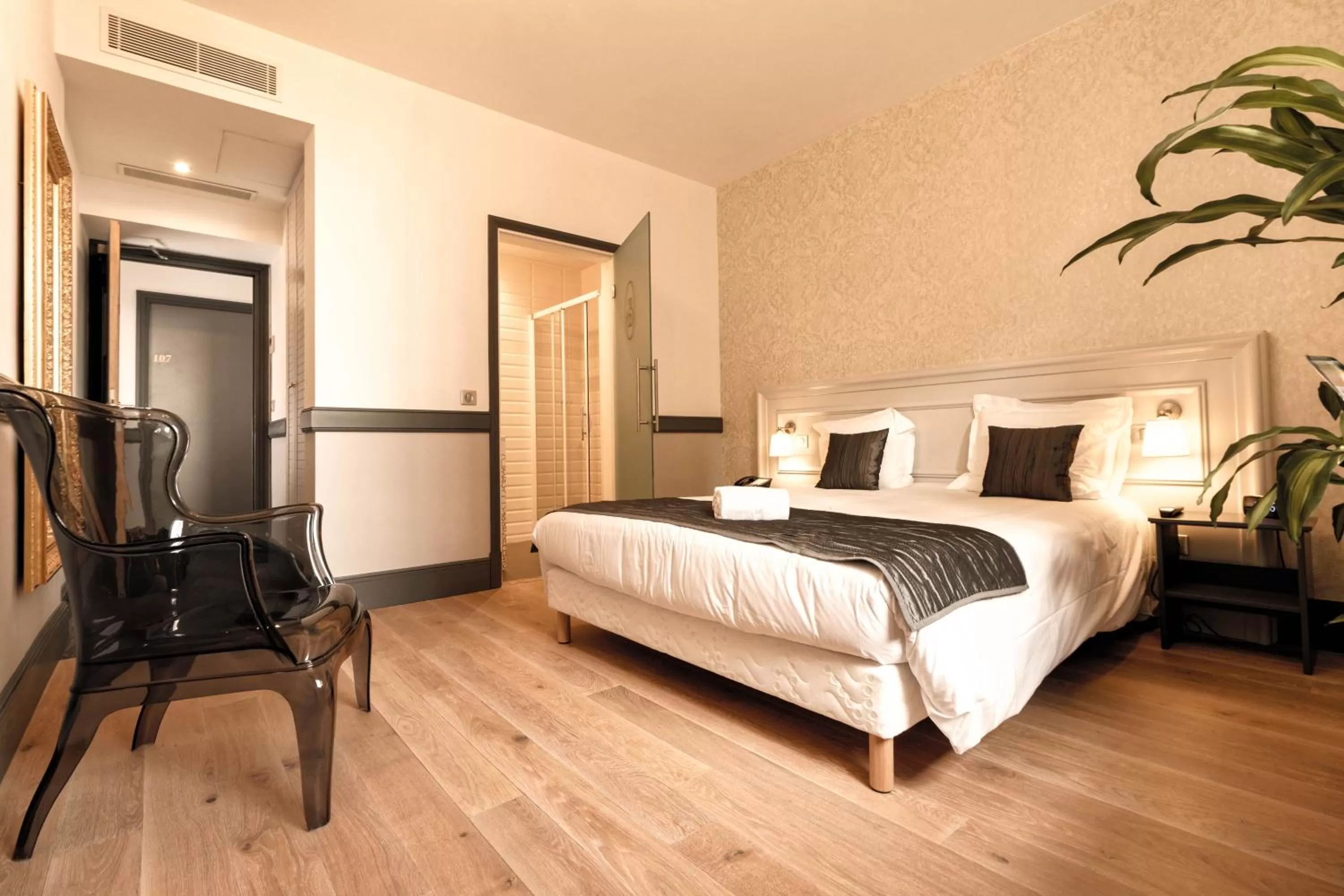 Bed in Hotel Restaurant Edmond's