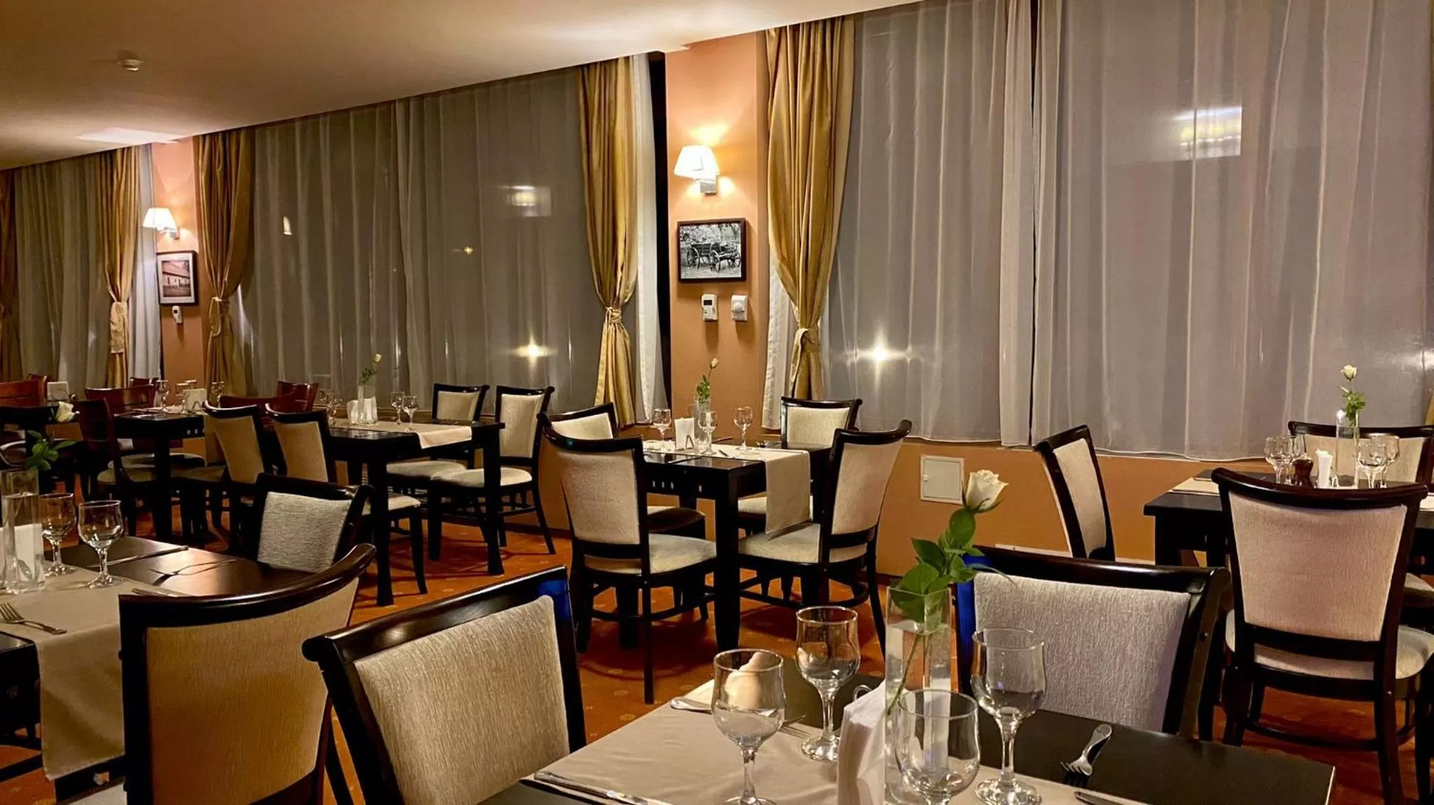Restaurant/places to eat in Hotel Oxford By TimHotels