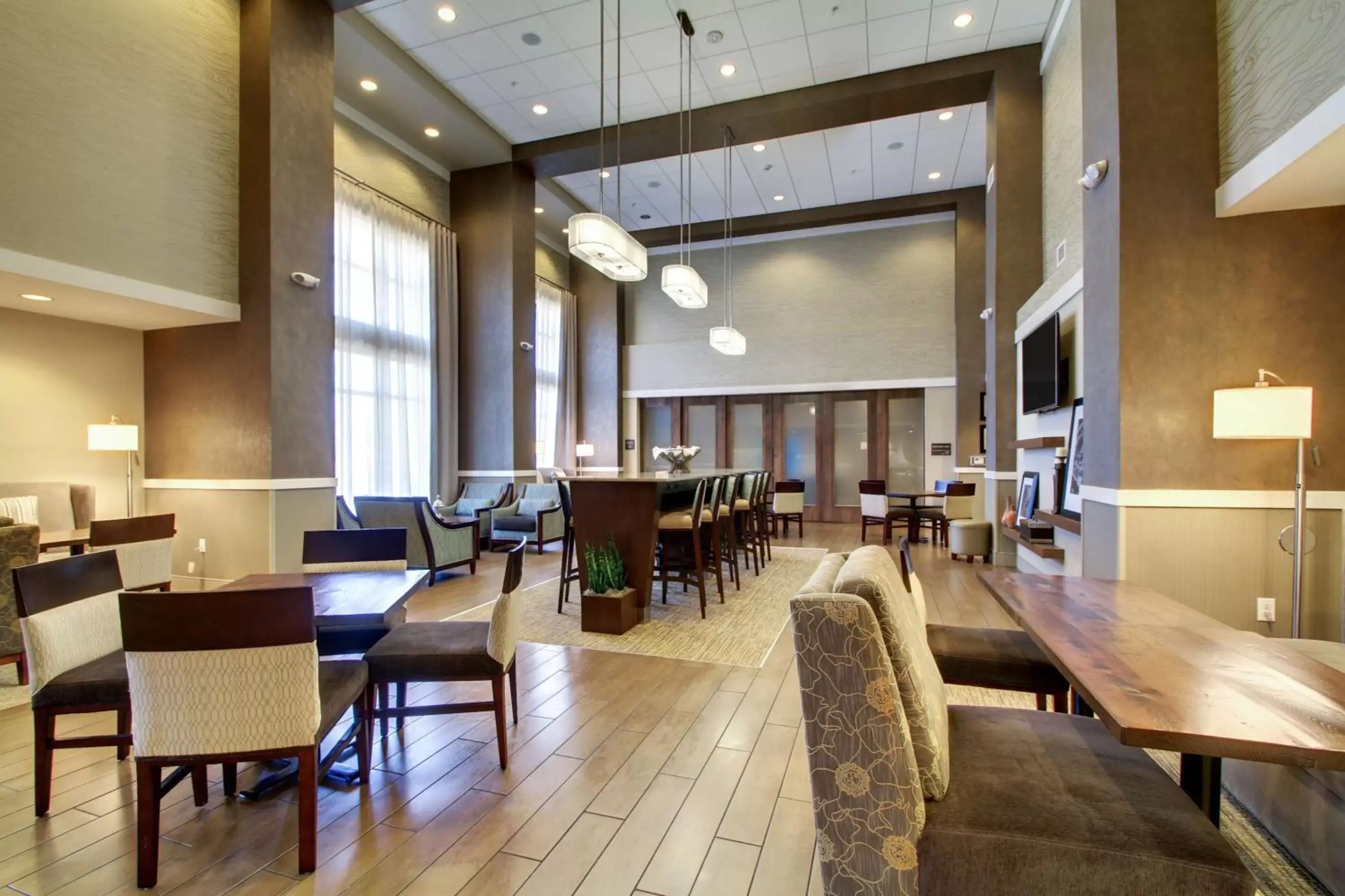 Dining area, Restaurant/Places to Eat in Hampton Inn & Suites Milwaukee West