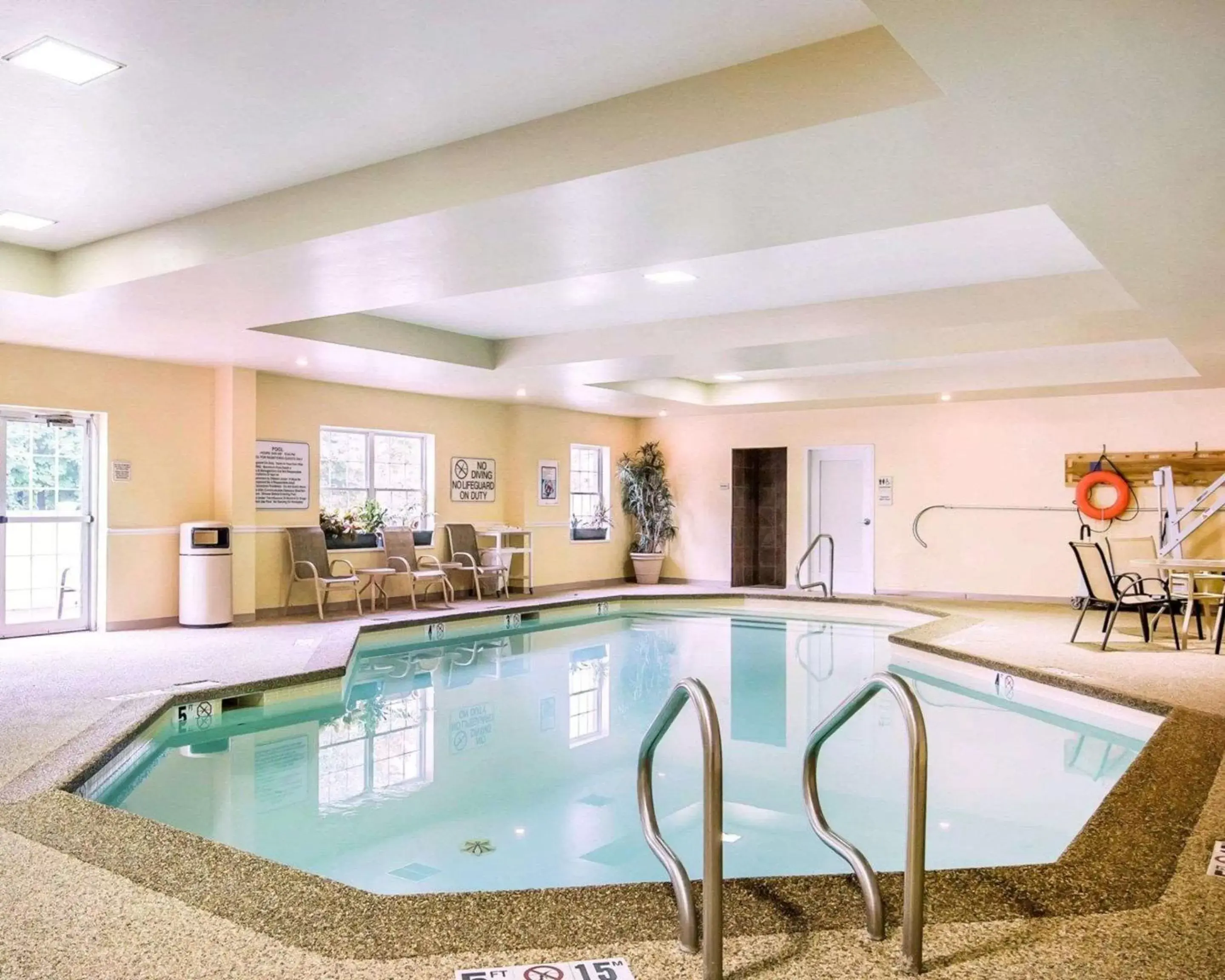 On site, Swimming Pool in Comfort Inn & Suites Dover-Portsmouth