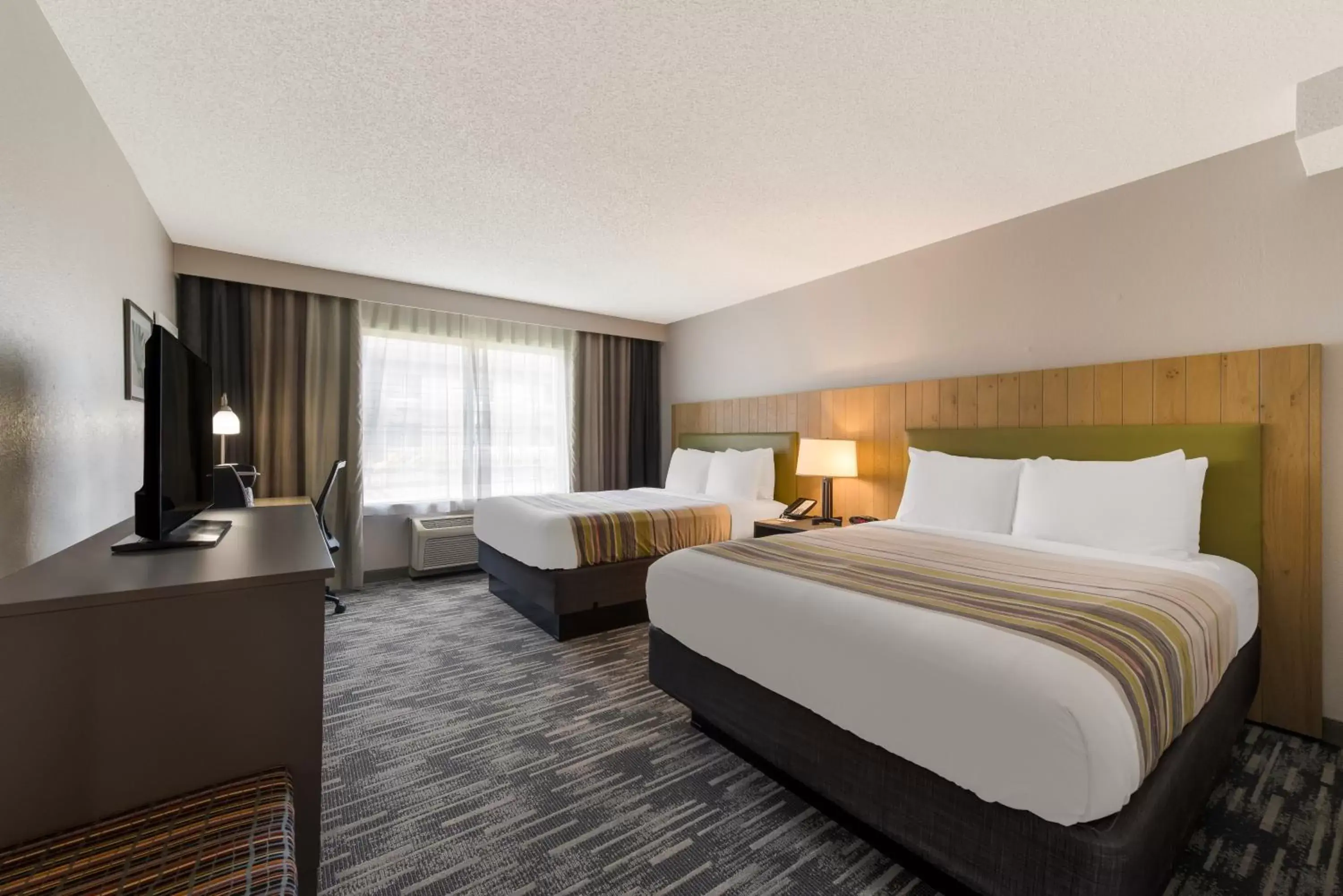 Photo of the whole room, Bed in Country Inn & Suites by Radisson, Wichita East, KS