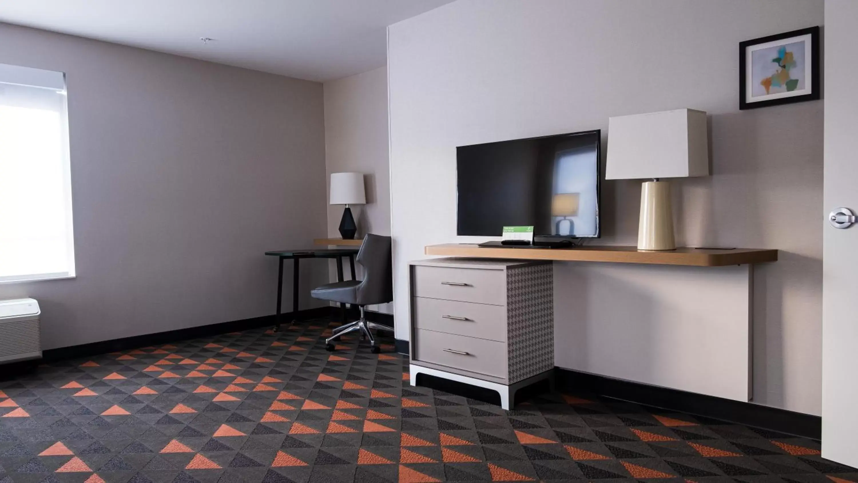 TV and multimedia, TV/Entertainment Center in Holiday Inn & Suites Philadelphia W - Drexel Hill, an IHG Hotel