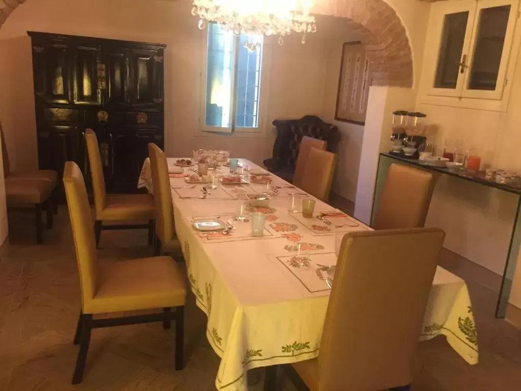 Restaurant/Places to Eat in Villa delle palme B&B 5 stelle