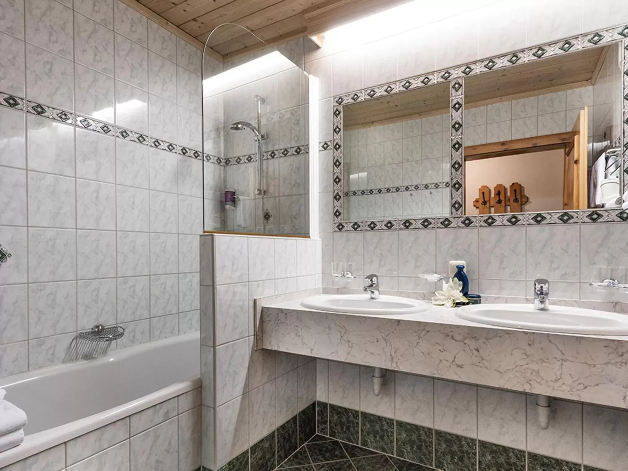 Photo of the whole room, Bathroom in Hotel Hubertushof