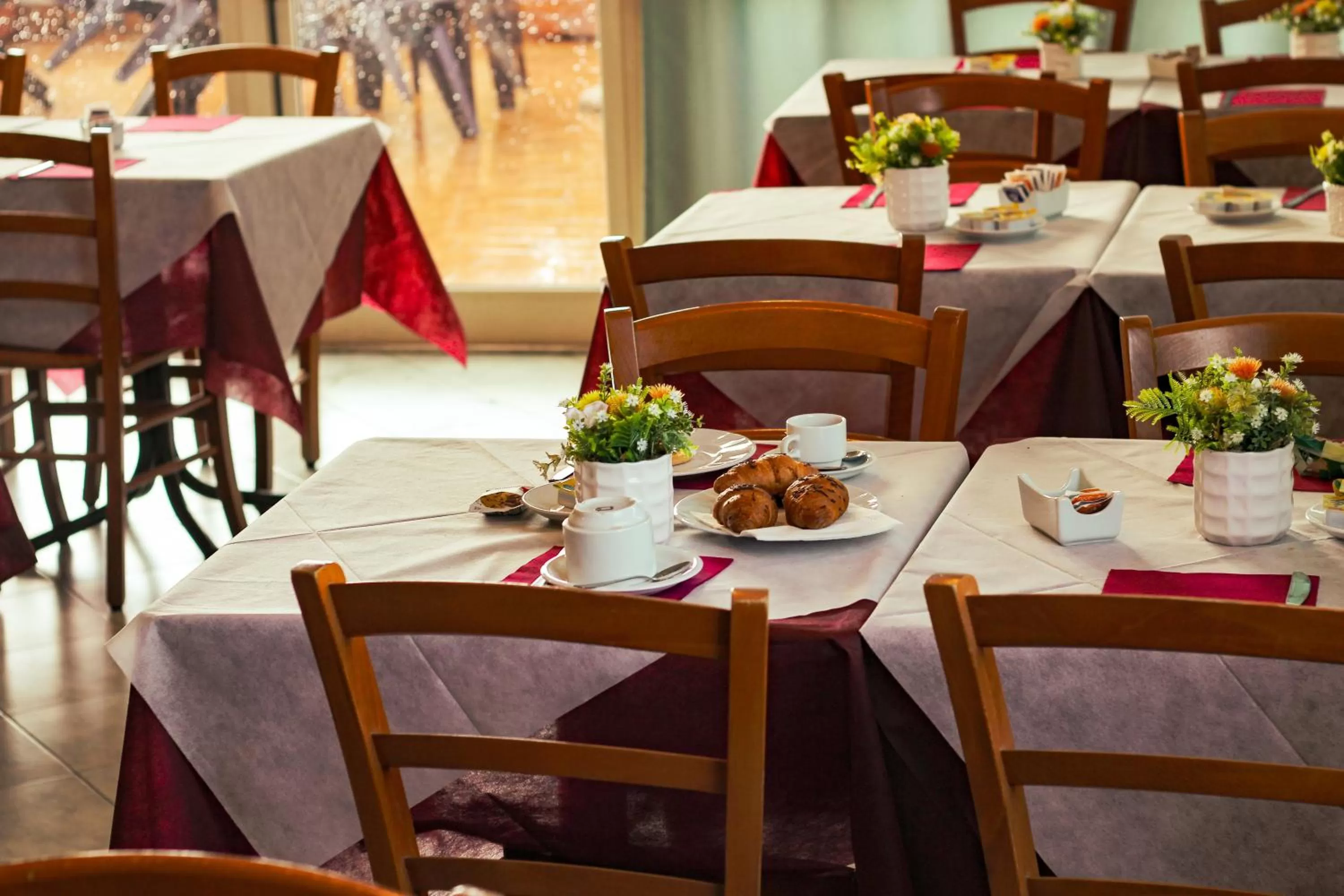 Restaurant/places to eat in Hotel Garden Napoli