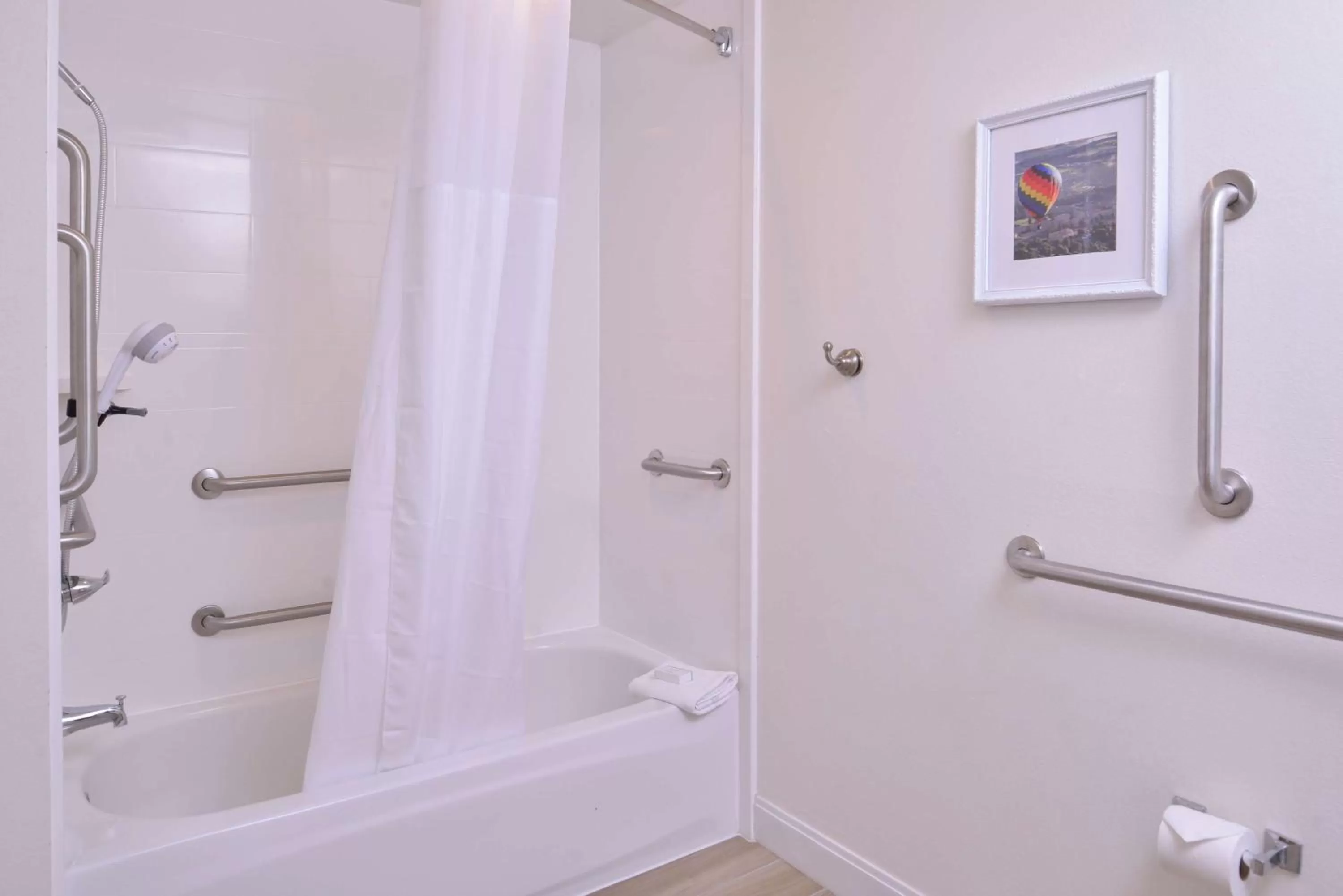 Bathroom in Hampton Inn Lexington Historic Area