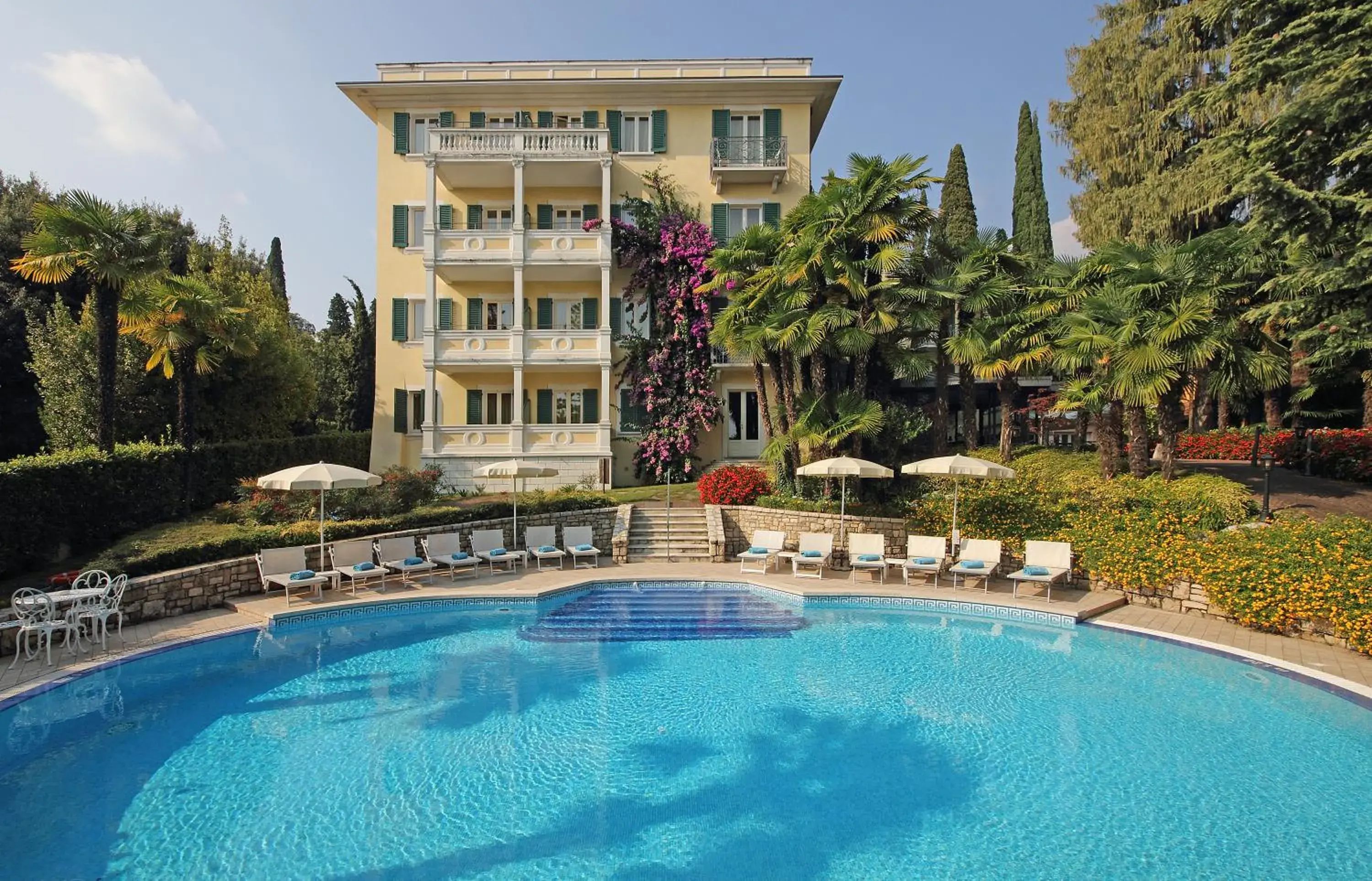 Garden, Swimming Pool in Hotel Villa Sofia