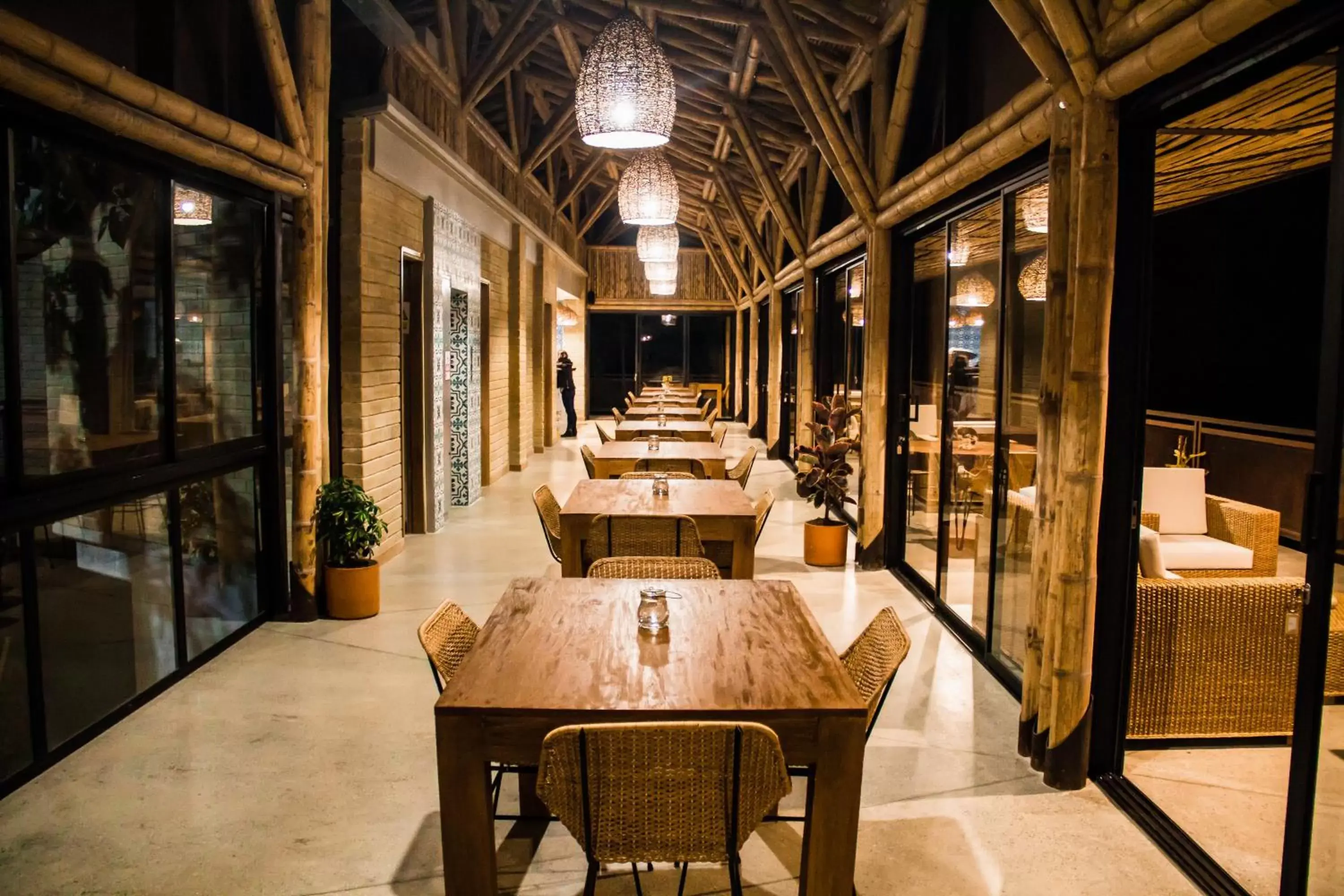 Restaurant/Places to Eat in Cannua Lodge