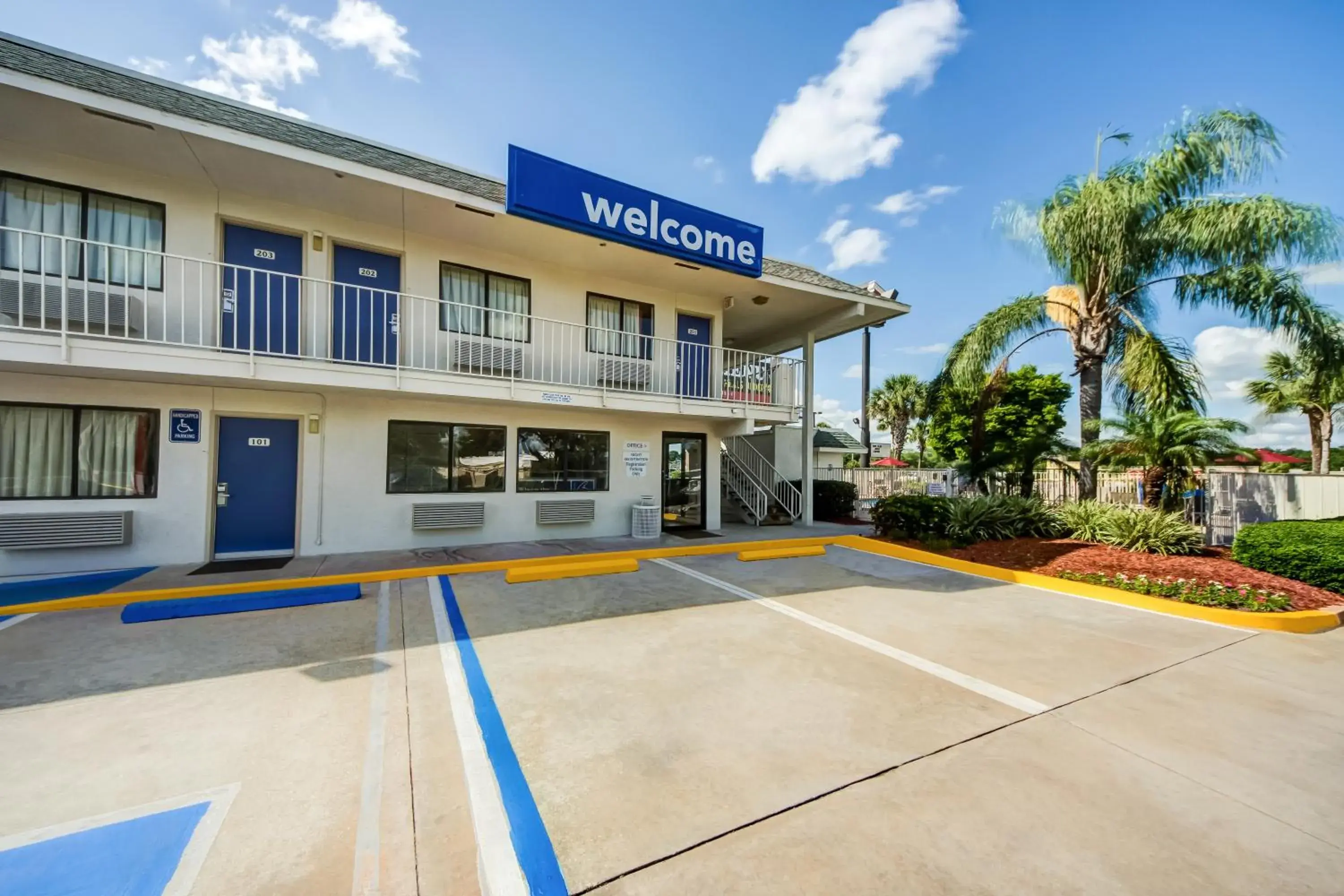 Property building in Motel 6-Lakeland, FL Property building in Motel 6-Lakeland, FL