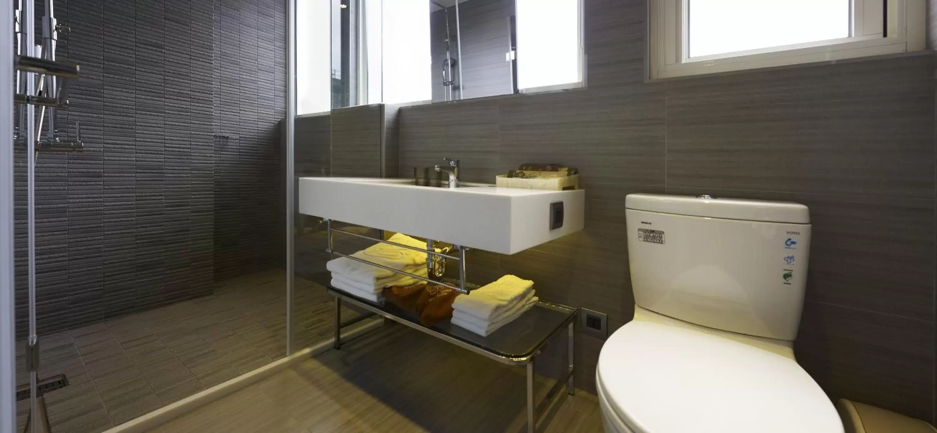 Photo of the whole room, Bathroom in Beauty Hotels Taipei - Hotel B6