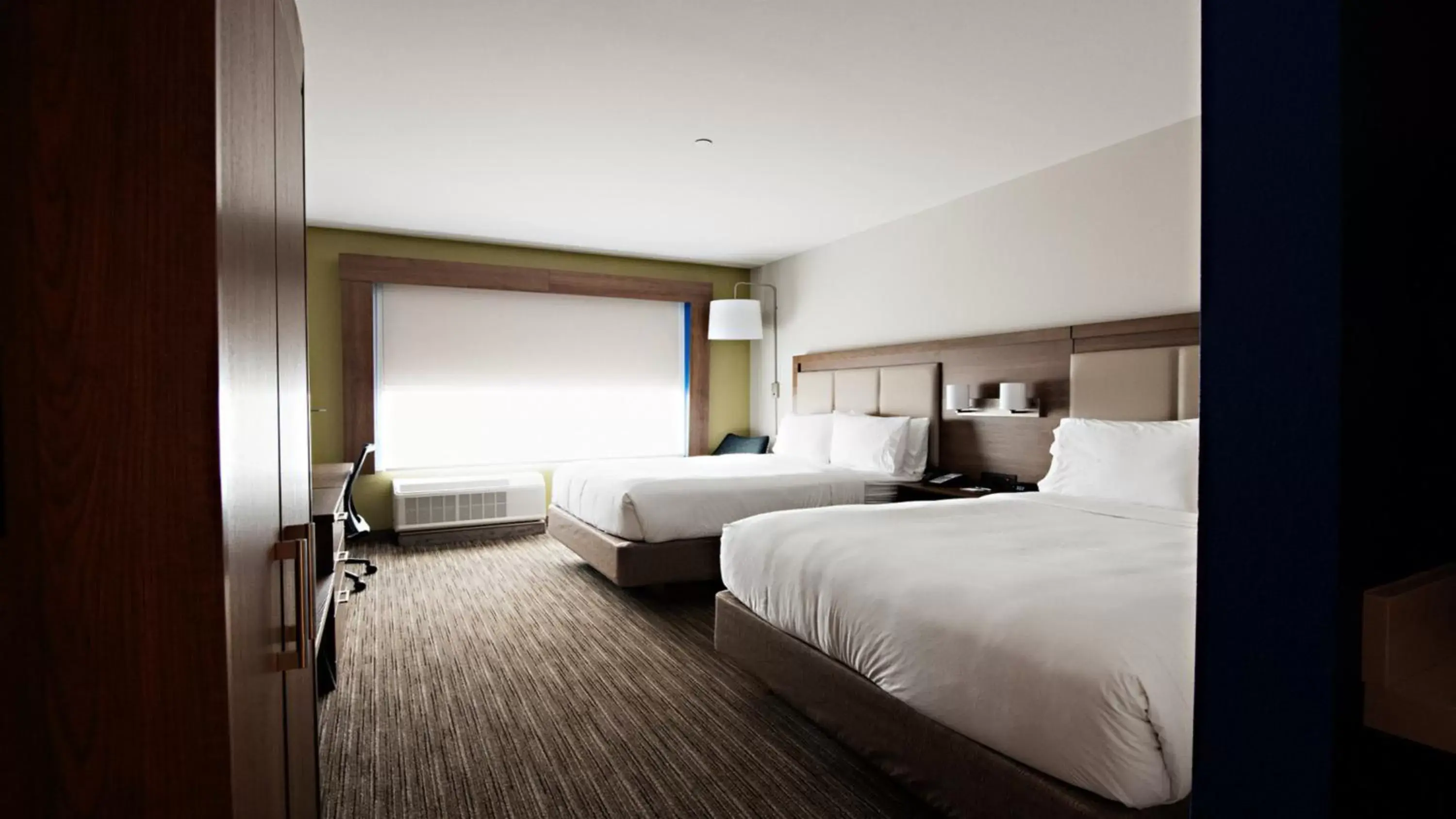 Photo of the whole room, Bed in Holiday Inn Express & Suites Houston Southwest Galleria Area, an IHG Hotel