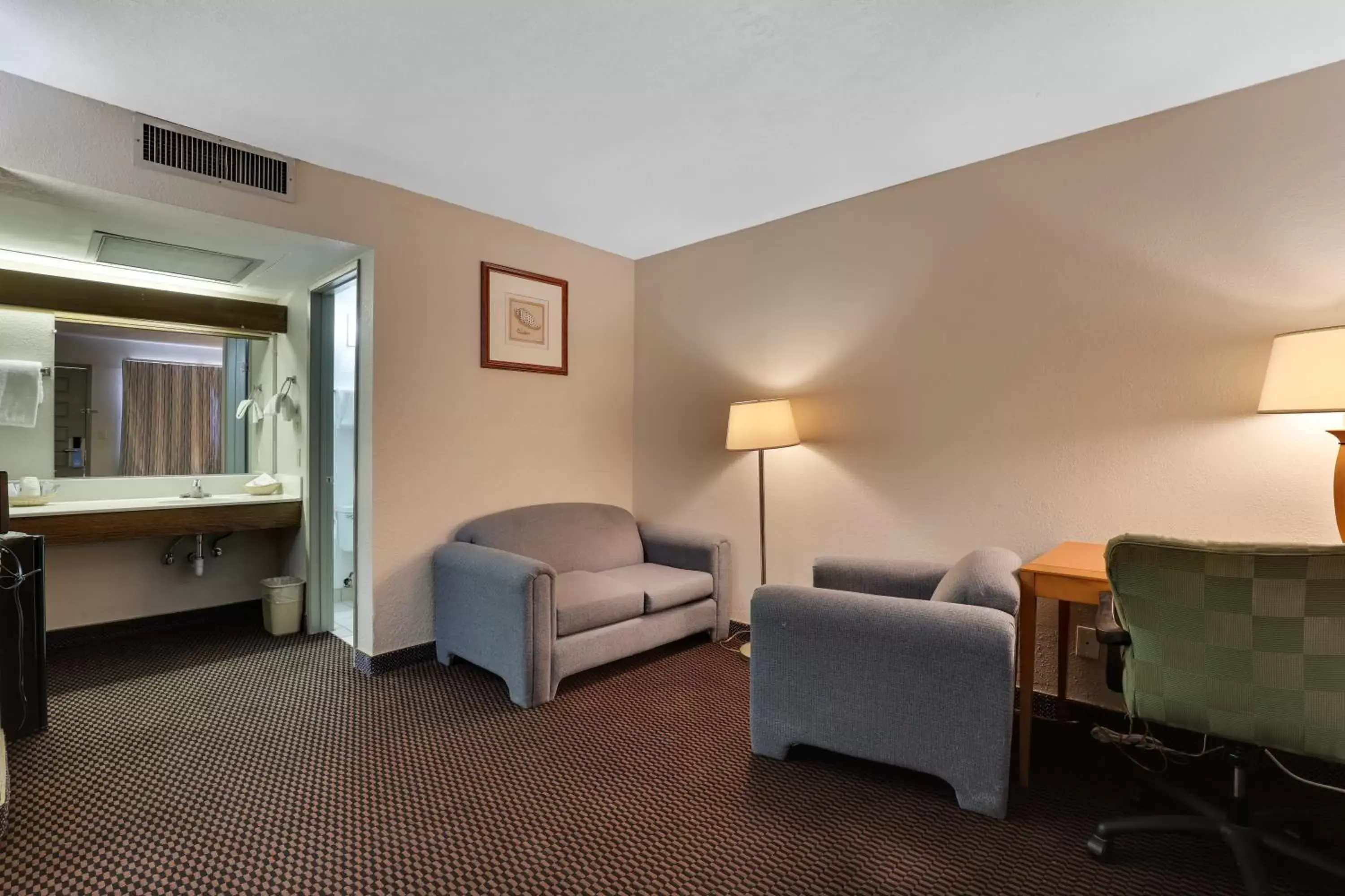 Living room in Days Inn & Suites by Wyndham Needles Living room in Days Inn & Suites by Wyndham Needles