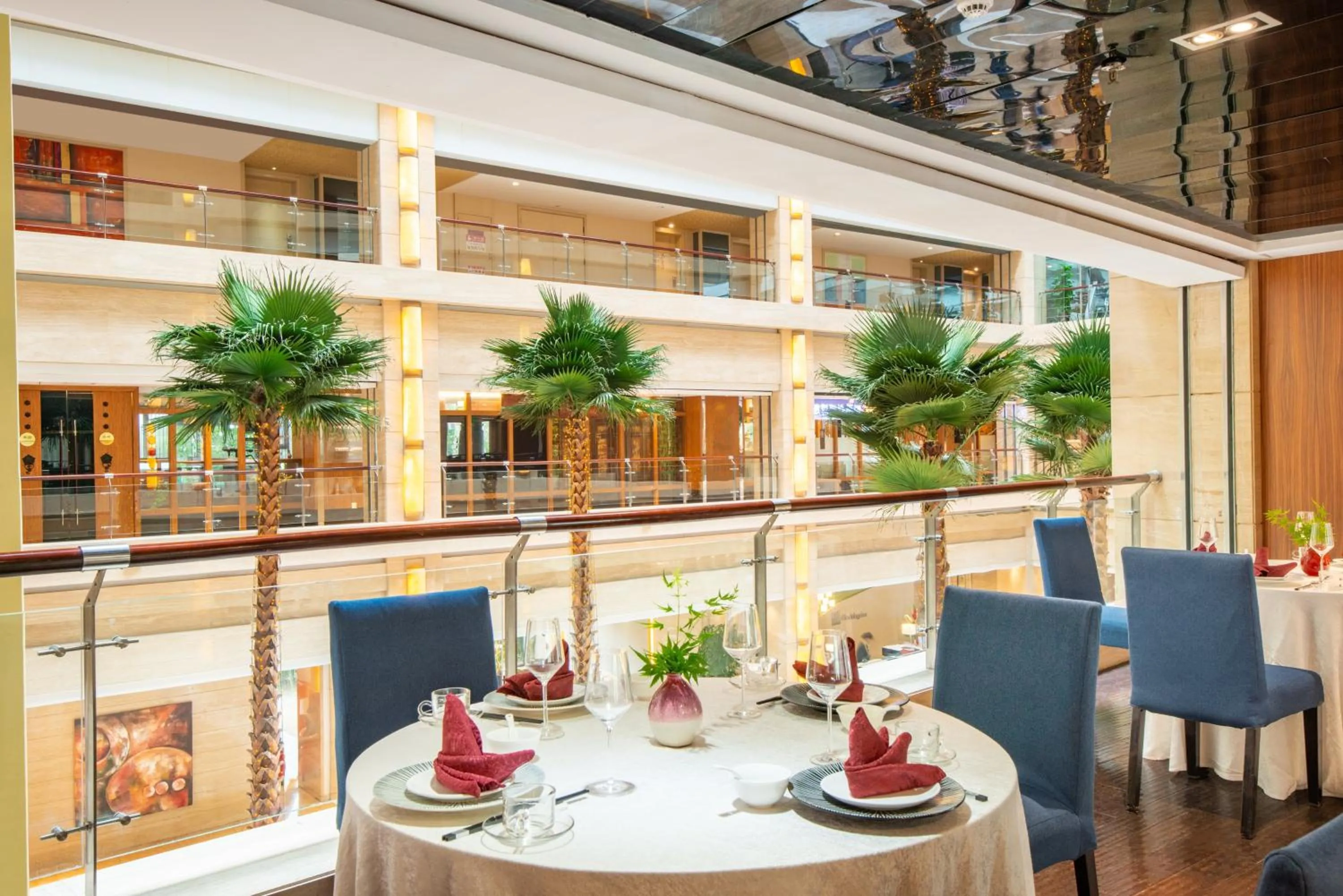 Restaurant/places to eat in Qingdao Parkview Holiday Hotel