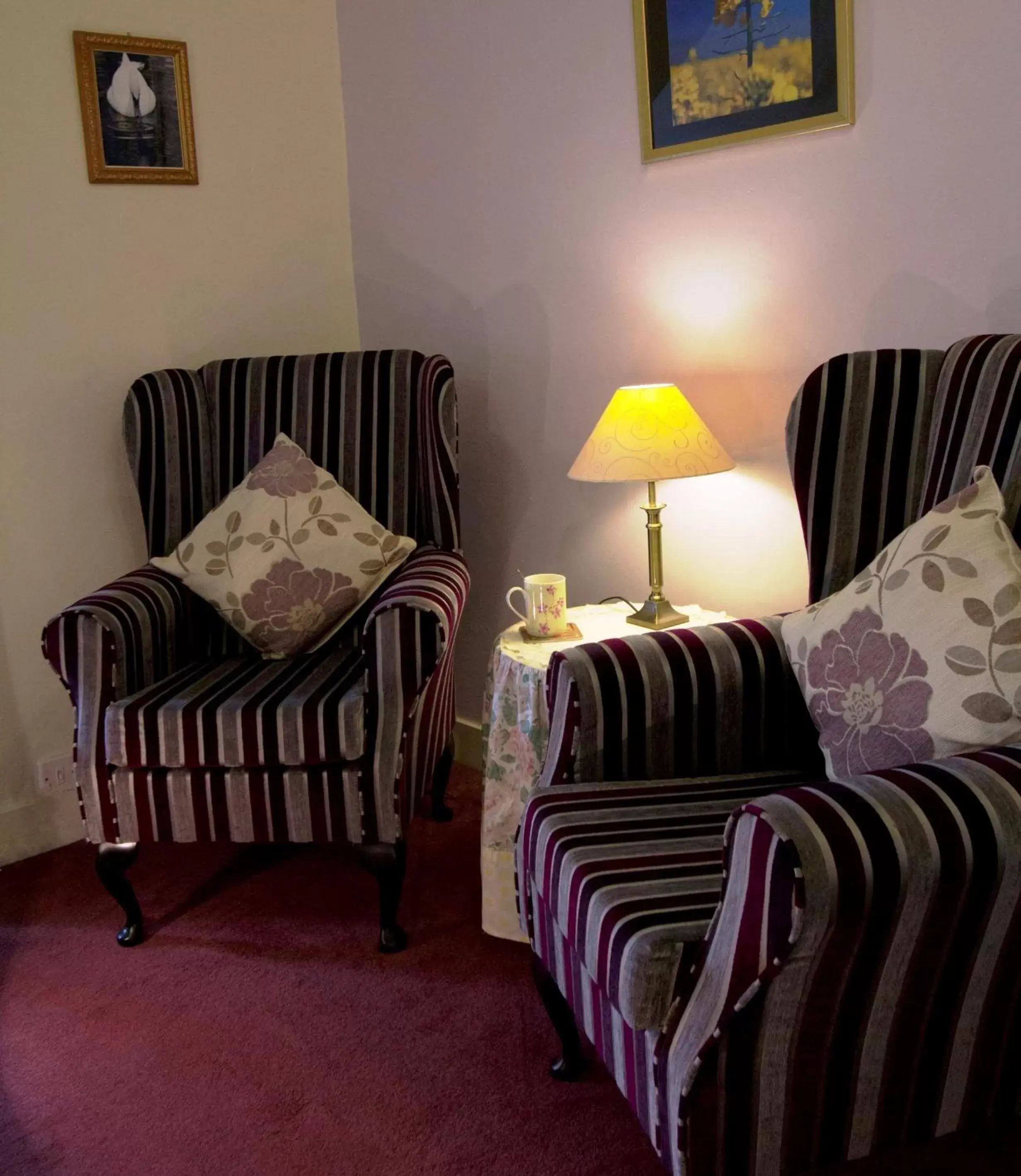 Seating area, Bed in Penrose Bed & Breakfast