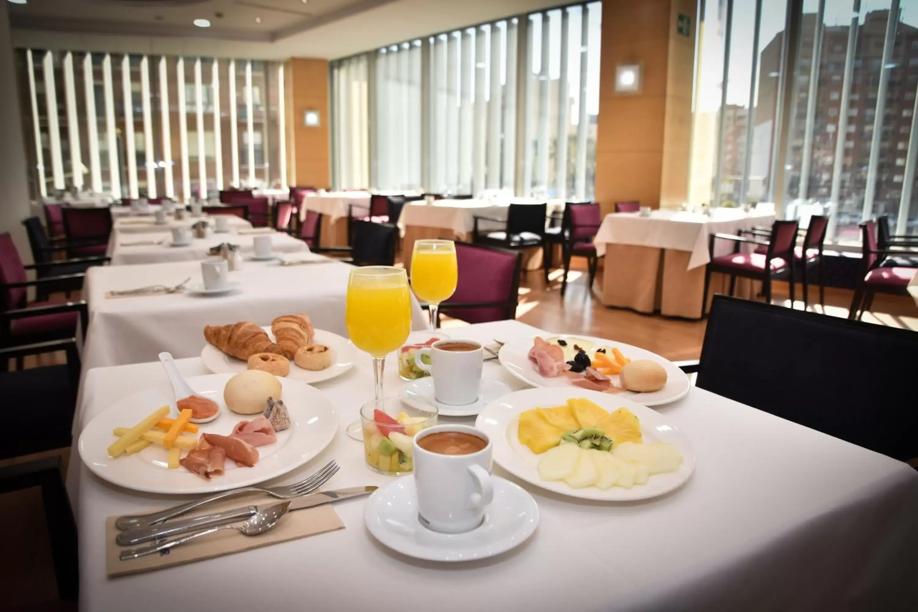 Buffet breakfast, Restaurant/Places to Eat in Senator Parque Central Hotel