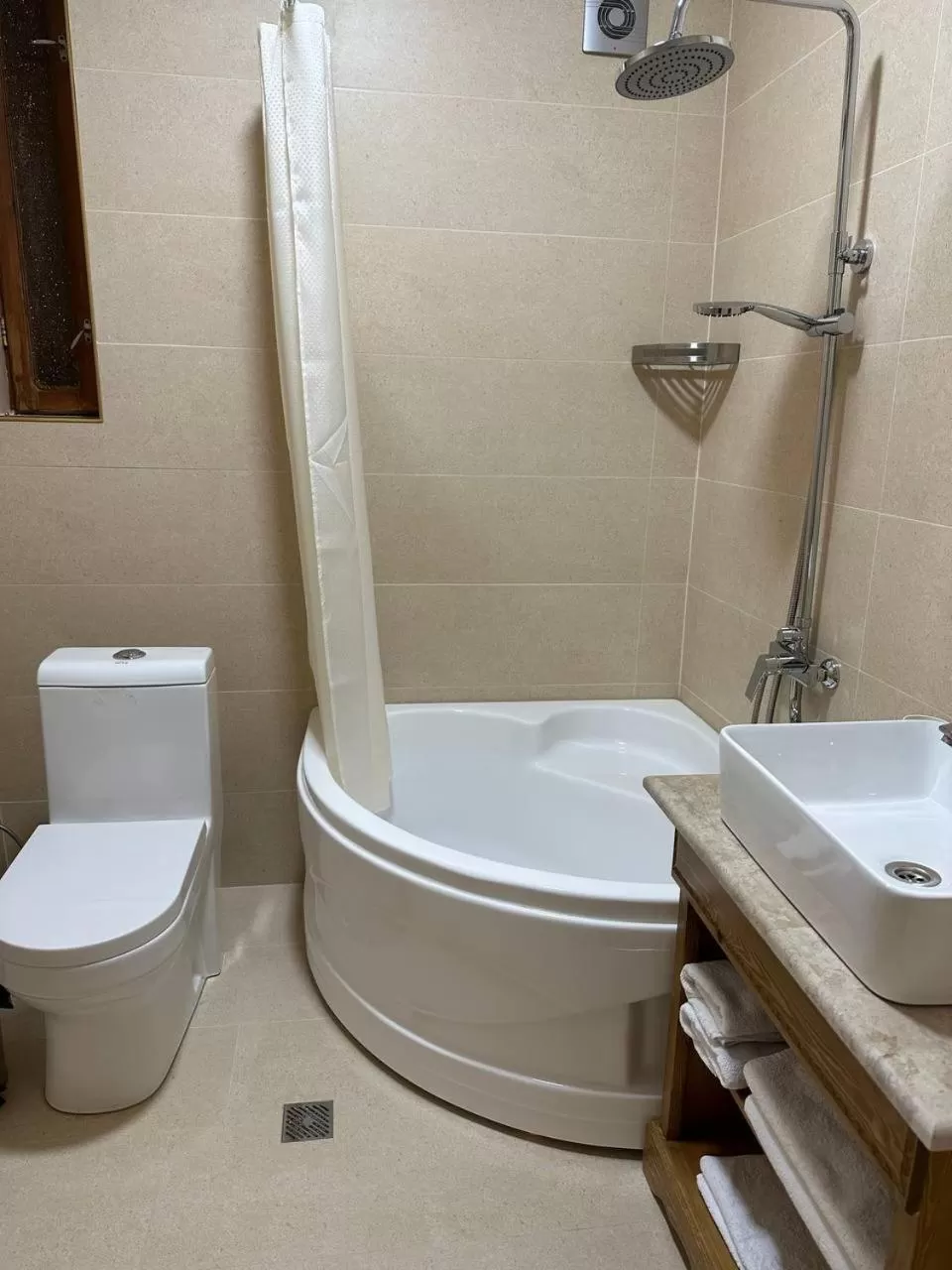 Shower in As-Salam Boutique Hotel