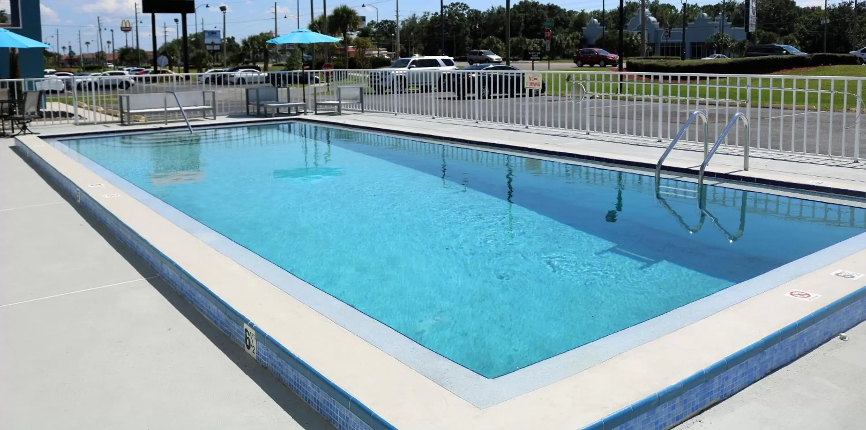 Swimming Pool in Monte Carlo Inn- Near Disney