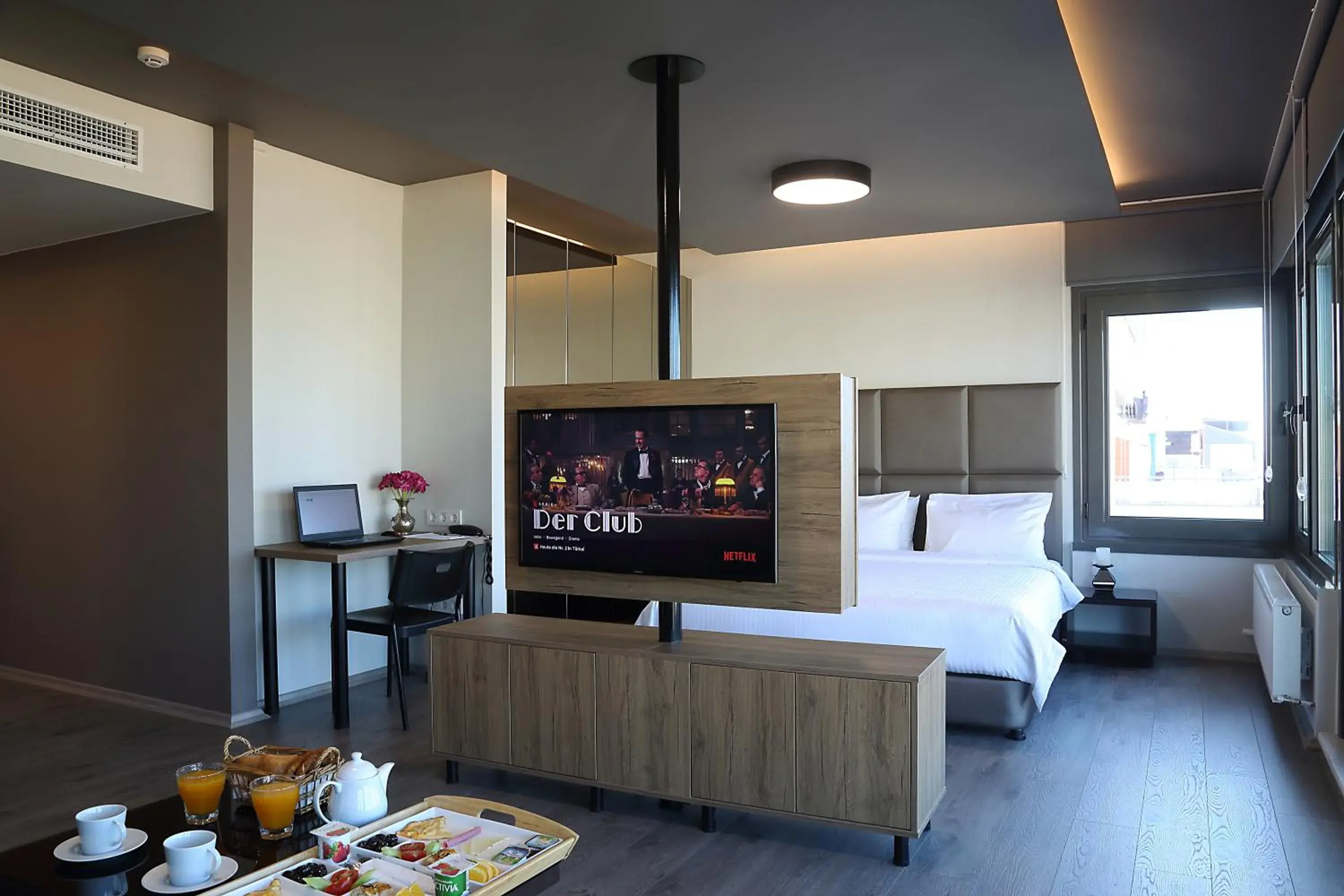 Photo of the whole room, TV/Entertainment Center in Apartman Istanbul
