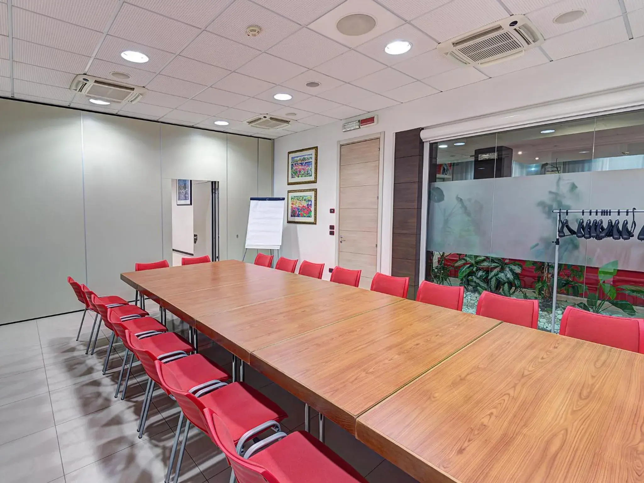 Business facilities in Hotel Capital