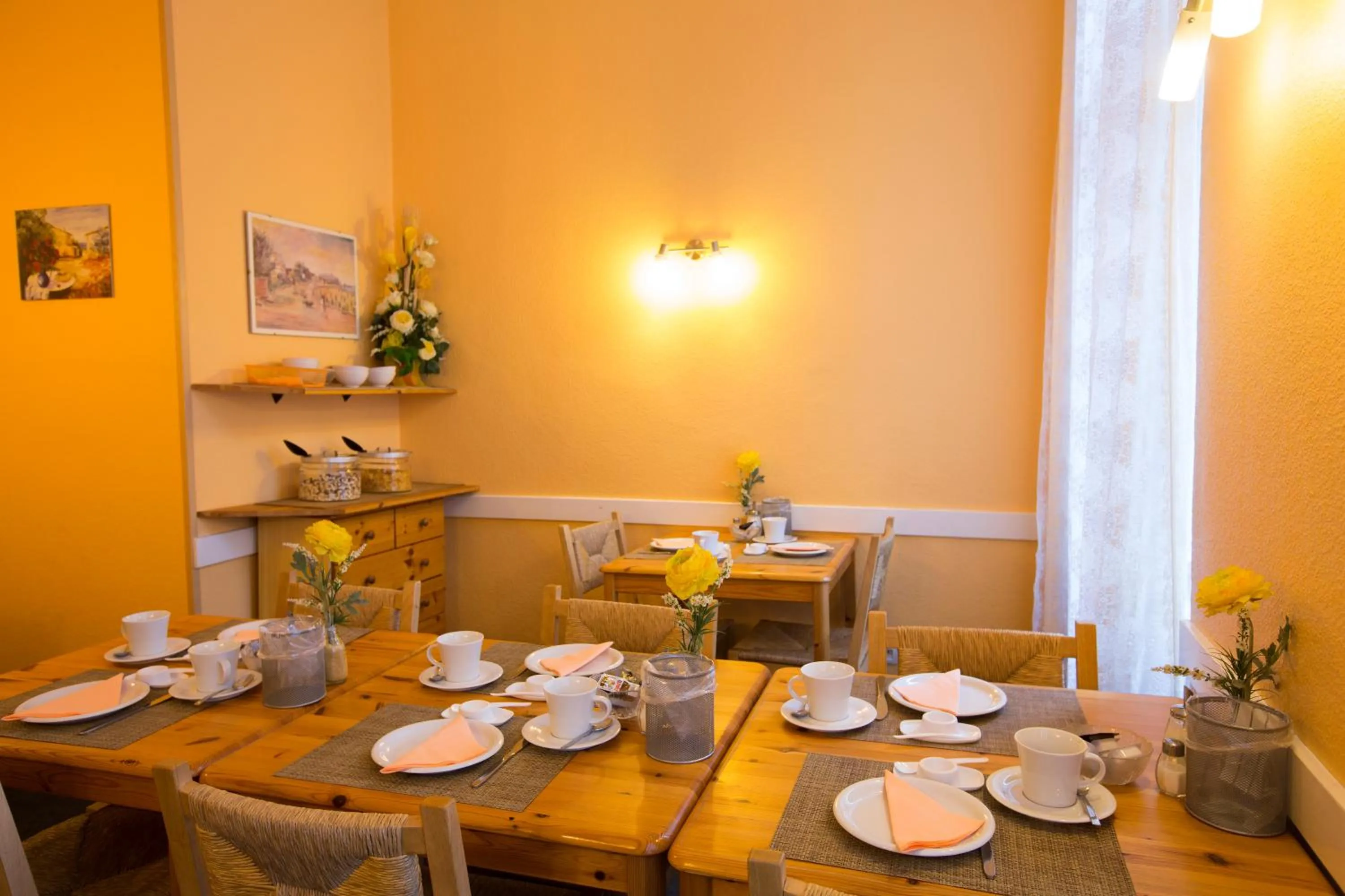 Restaurant/places to eat in Hotel am Hermannplatz