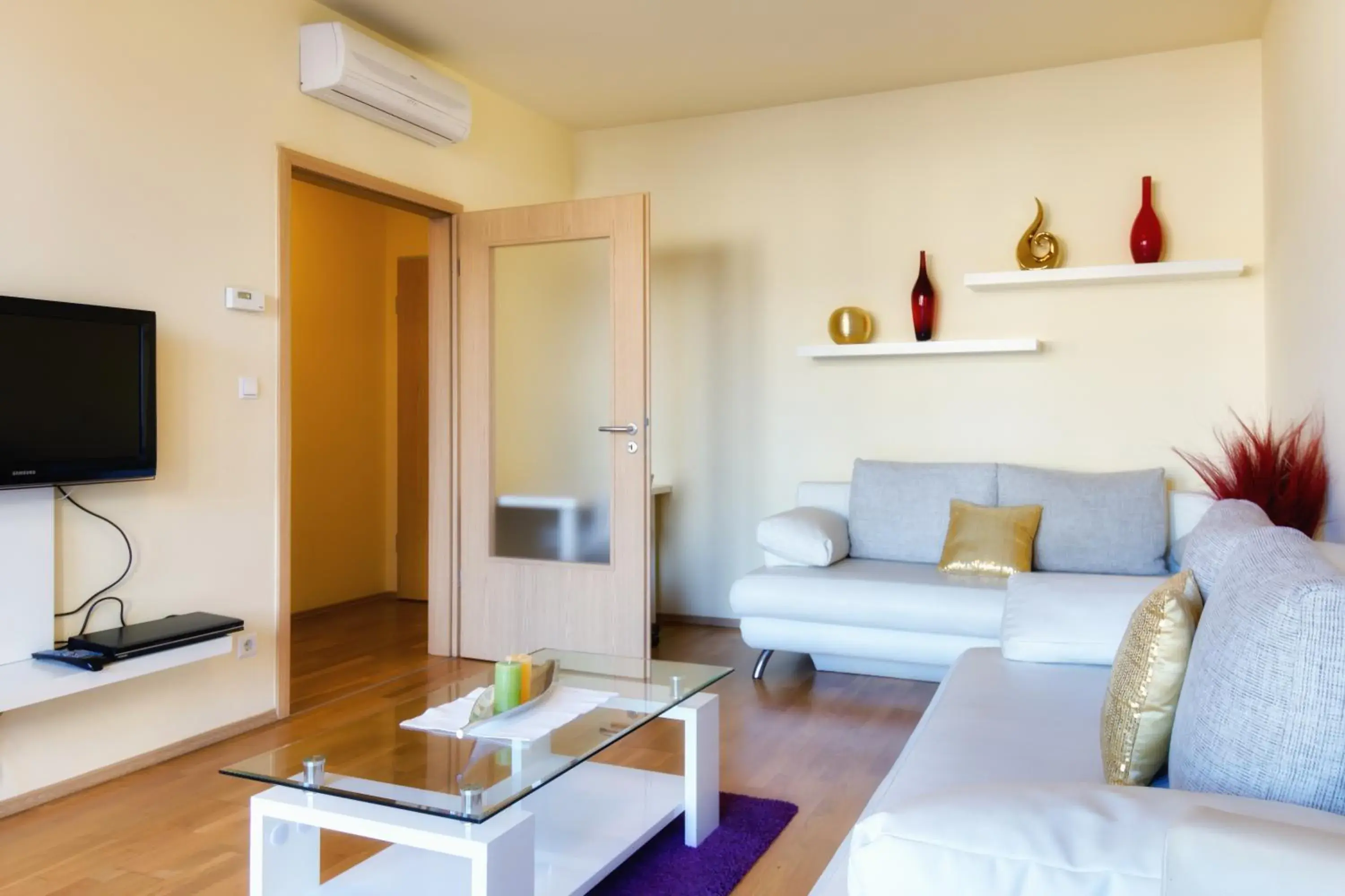 Living room in Trendy Deluxe Apartments Living room in Trendy Deluxe Apartments