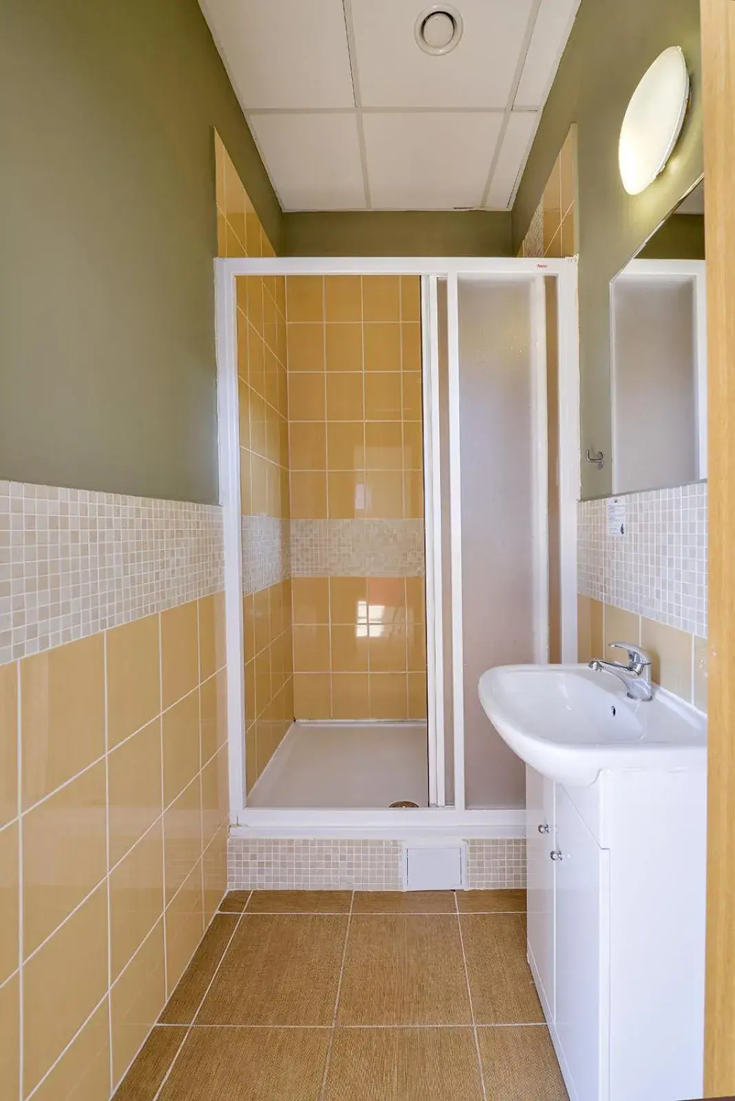 Bathroom in Plus Prague Hostel