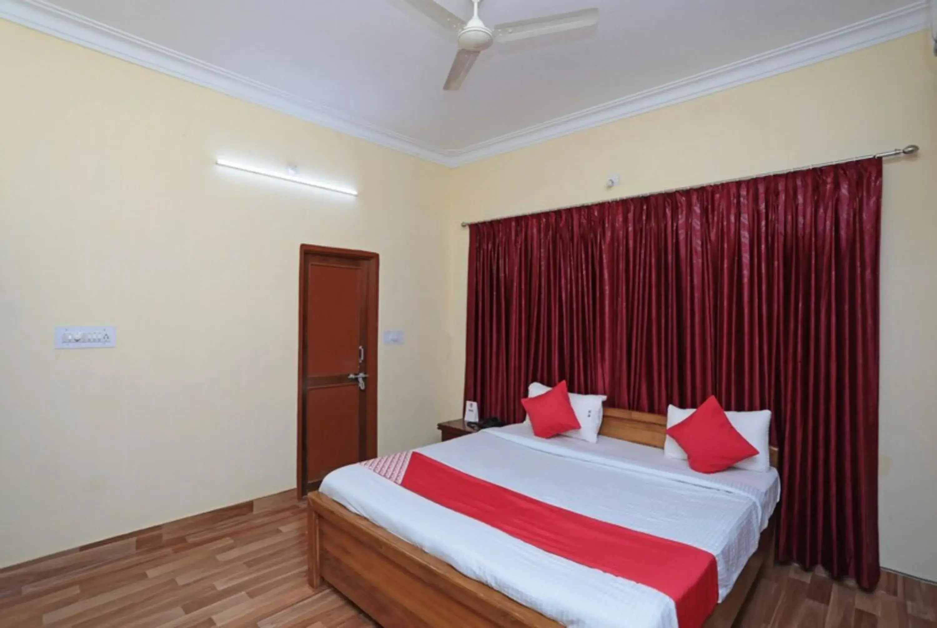 Bed in Goroomgo Pink Villa Guest House Bhubaneswar Bed in Goroomgo Pink Villa Guest House Bhubaneswar
