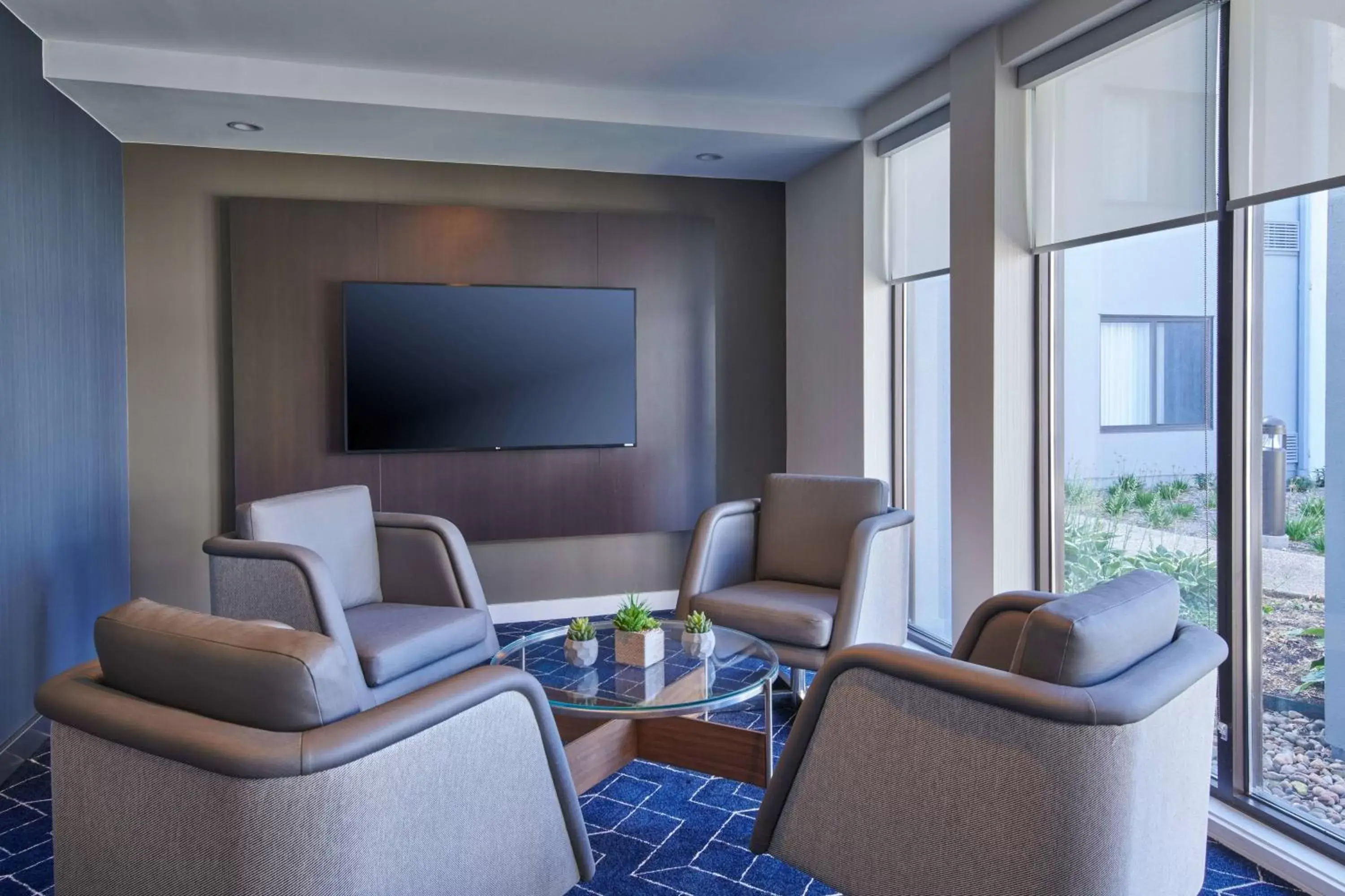 Lobby or reception, Seating Area in Courtyard Chicago Highland Park/Northbrook